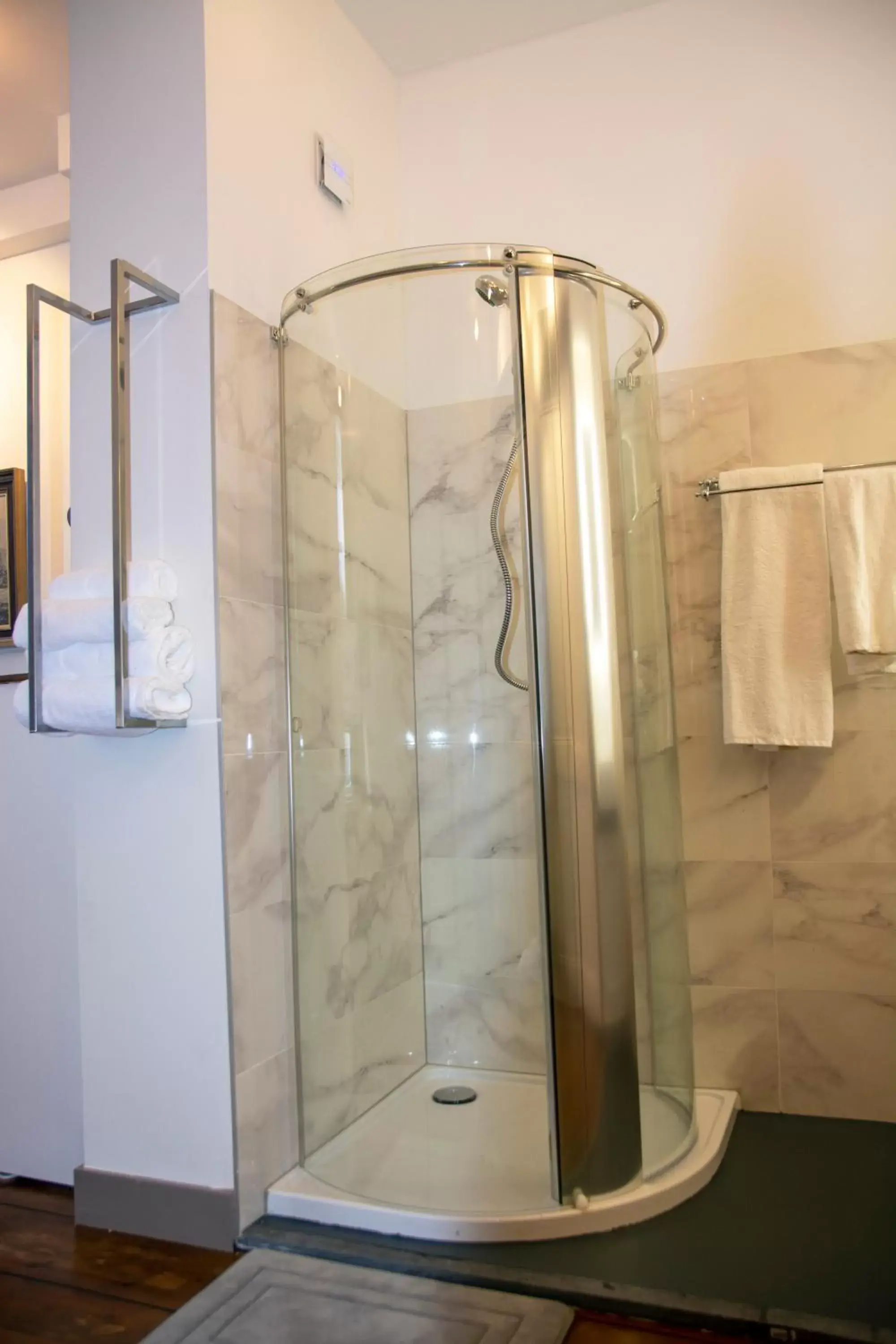 Shower, Bathroom in B&B Belle Chambre - Luxe in Art Deco stijl