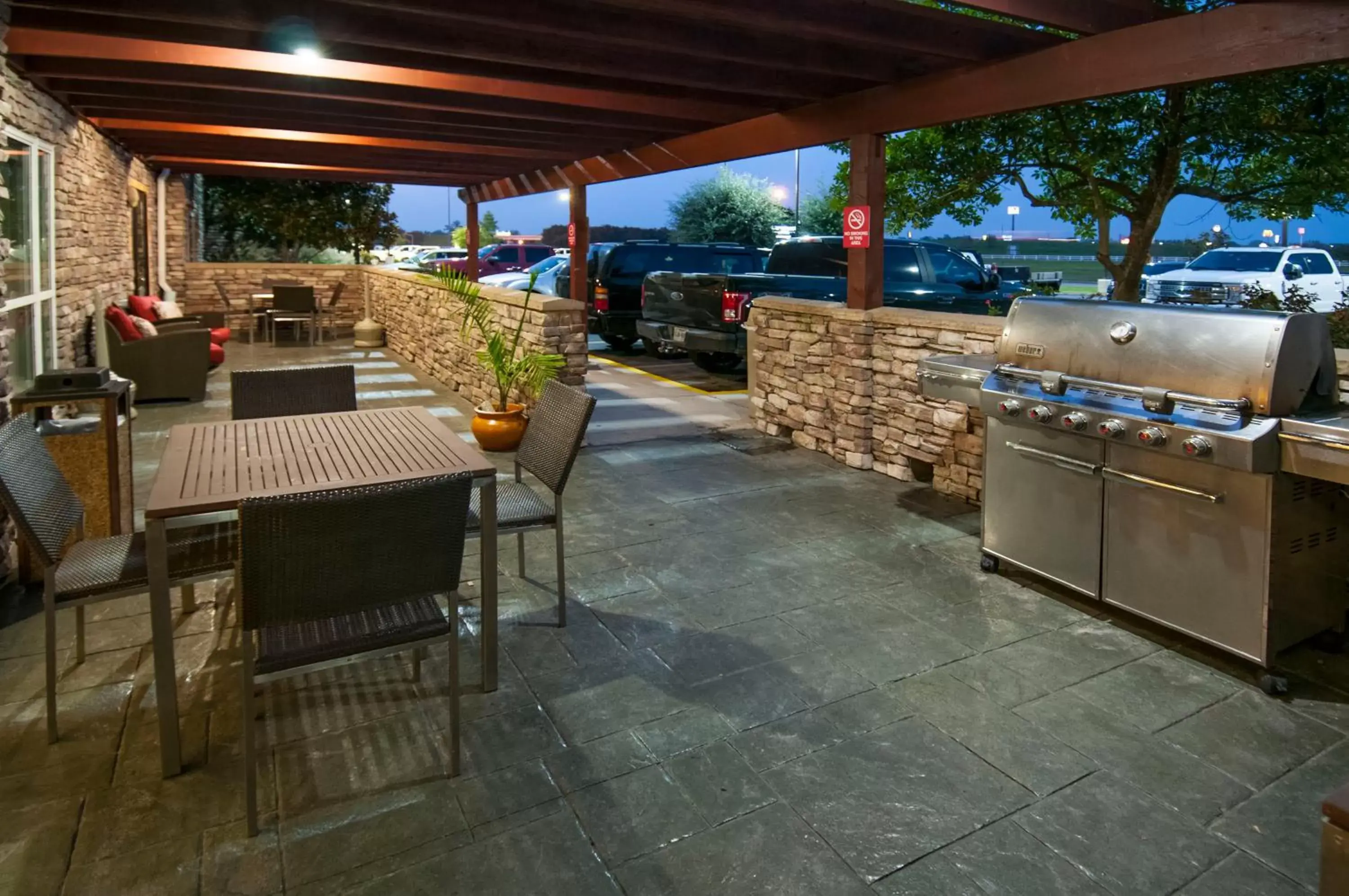 Patio, BBQ Facilities in TownePlace Suites by Marriott Baton Rouge Gonzales