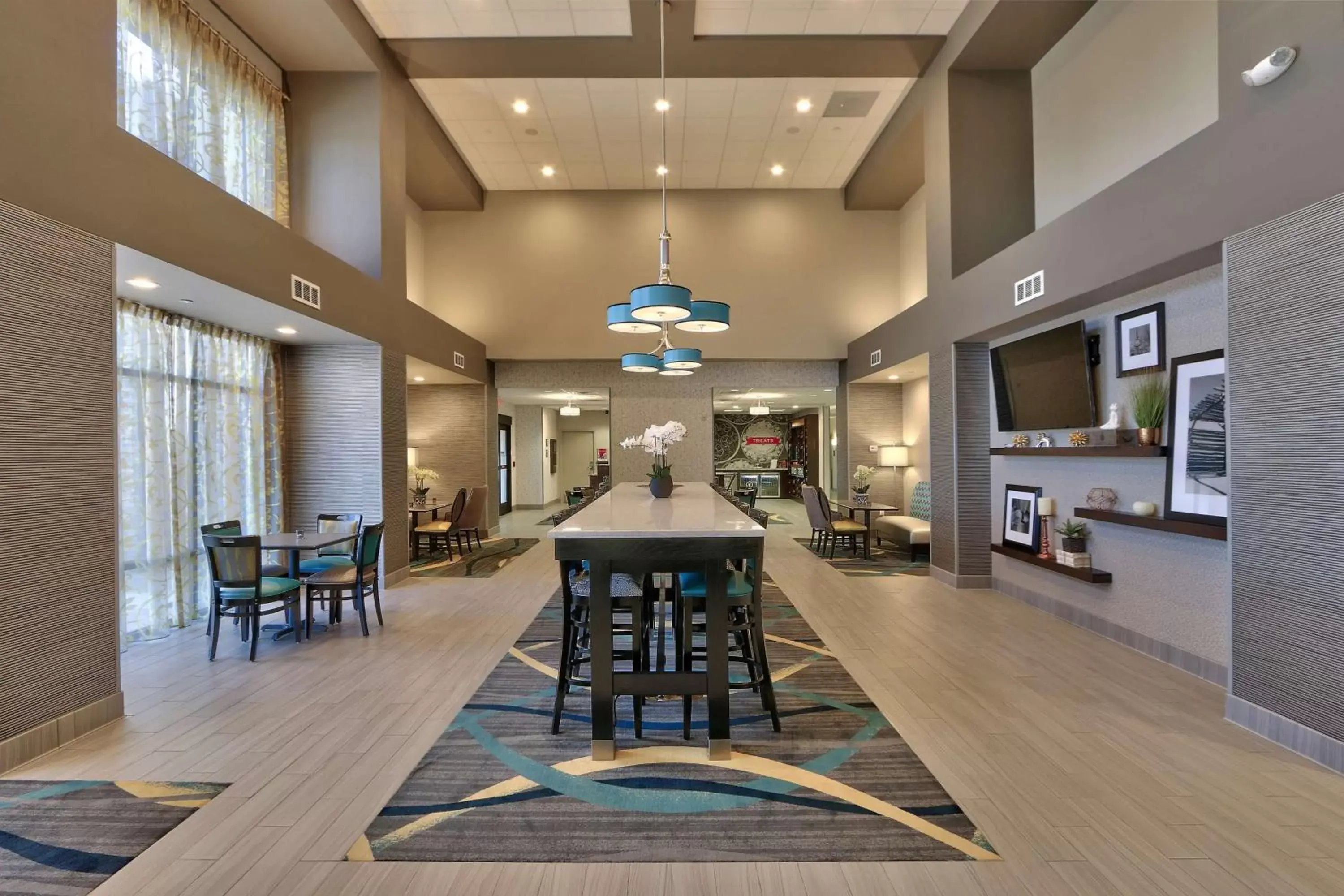 Dining area, Restaurant/Places to Eat in Hampton Inn & Suites Albuquerque Airport