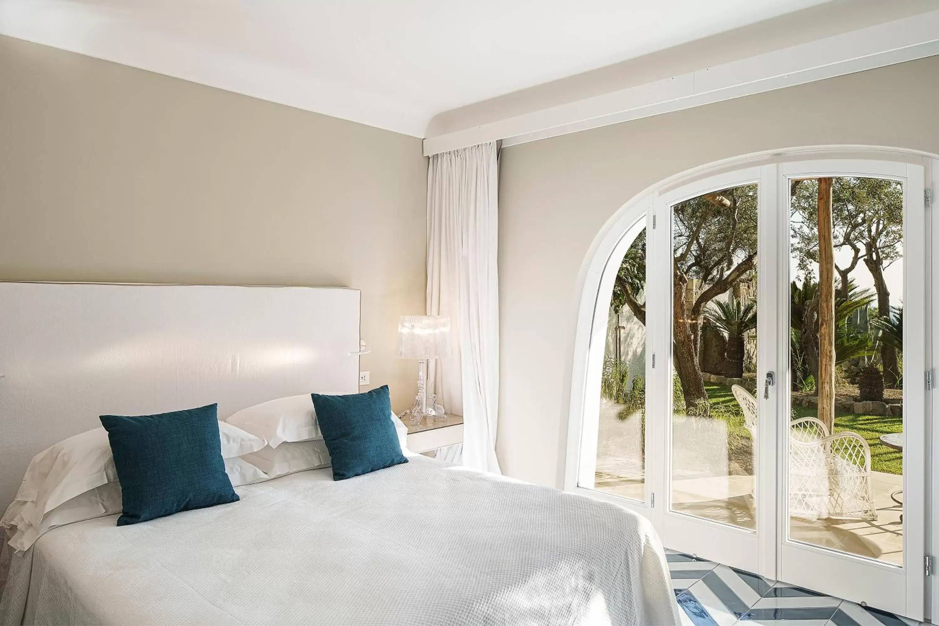 Patio, Bed in Costa Del Capitano Seaview Suites & Villas