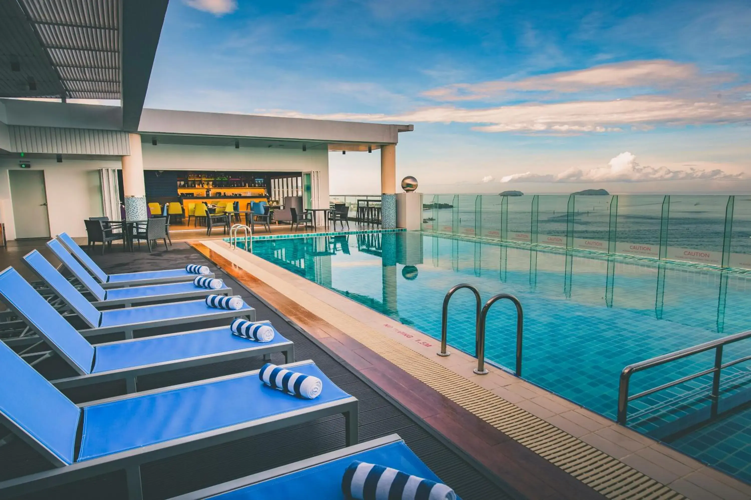 Sea view, Swimming Pool in Mercure Kota Kinabalu City Centre