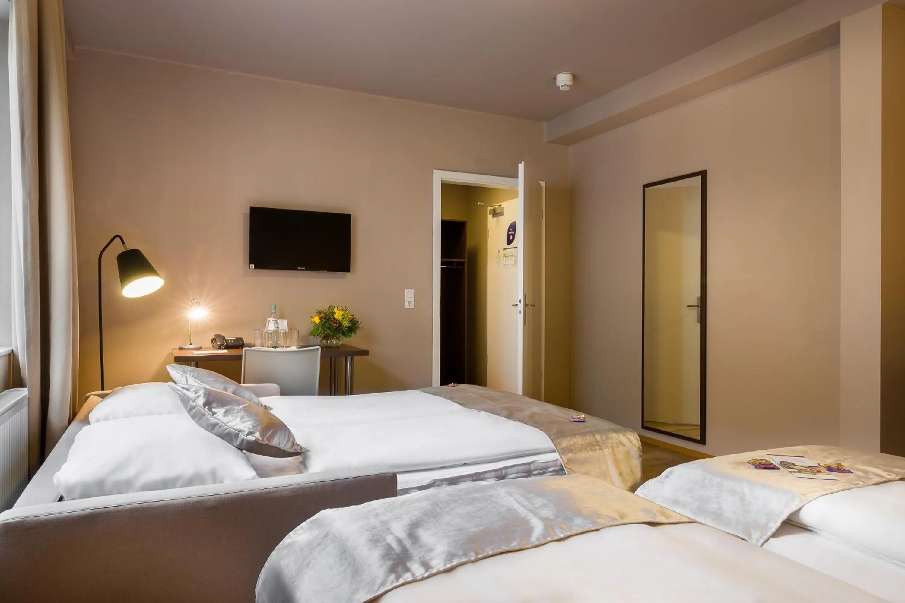 Photo of the whole room, Bed in Scope Hotel City Stay Frankfurt