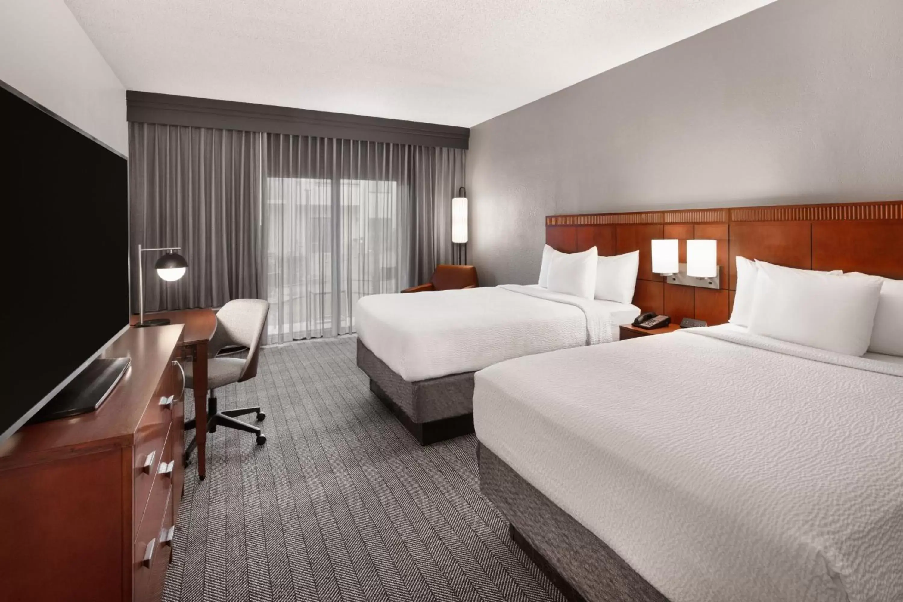 Photo of the whole room, Bed in Courtyard by Marriott Memphis Airport