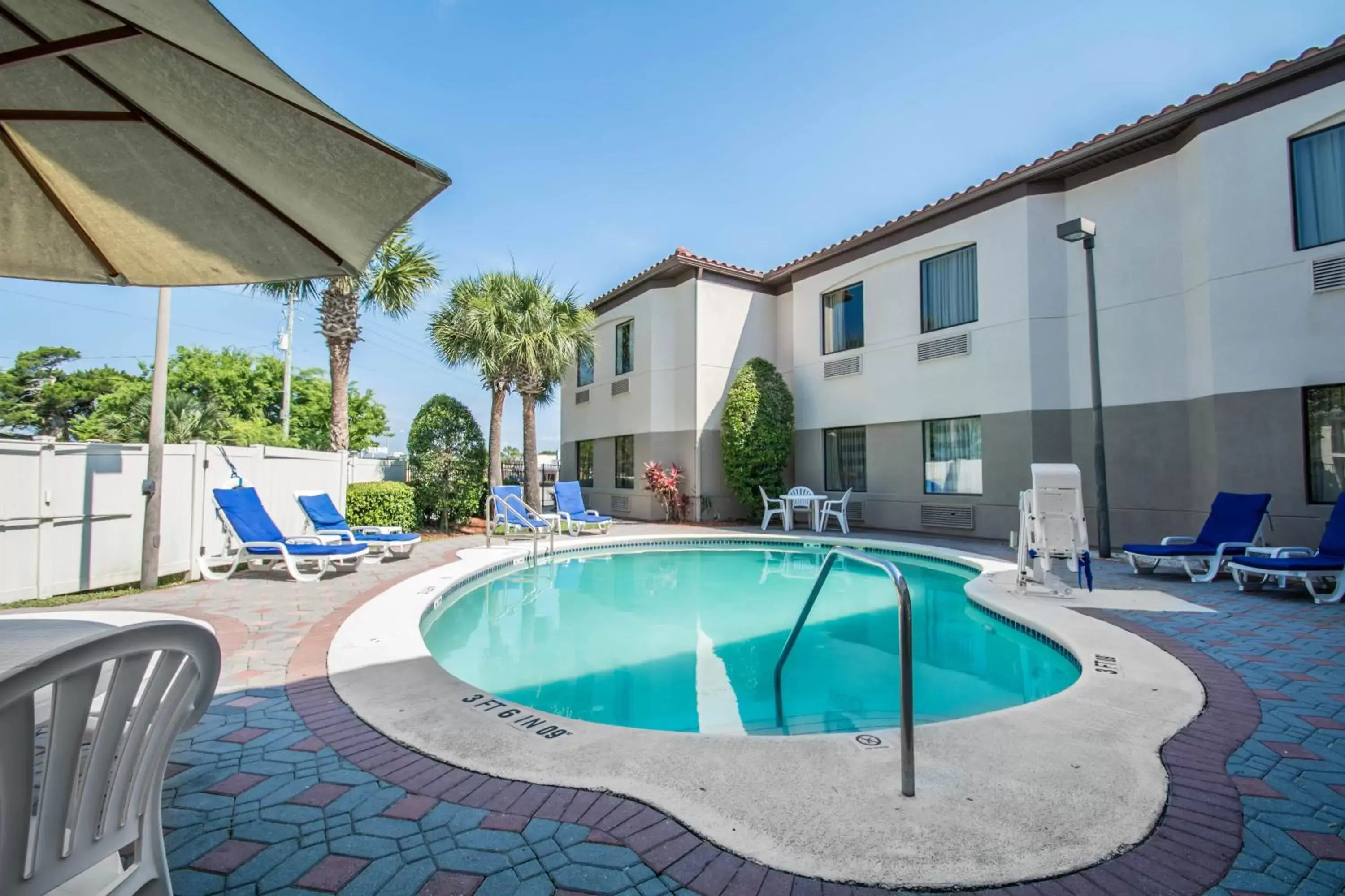Swimming Pool in Holiday Inn Express St Augustine Dtwn - Historic, an IHG Hotel