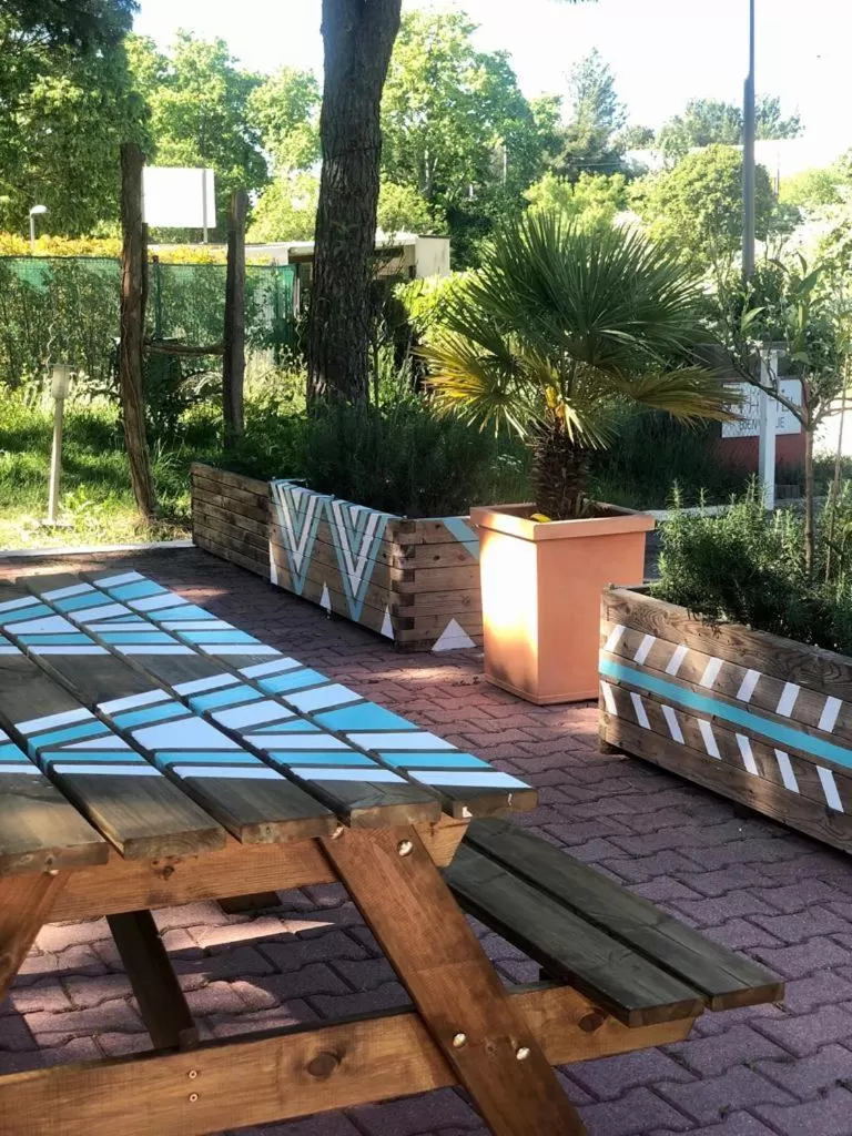 Patio in HALT HOTEL - Choisissez l'Hôtellerie Indépendante