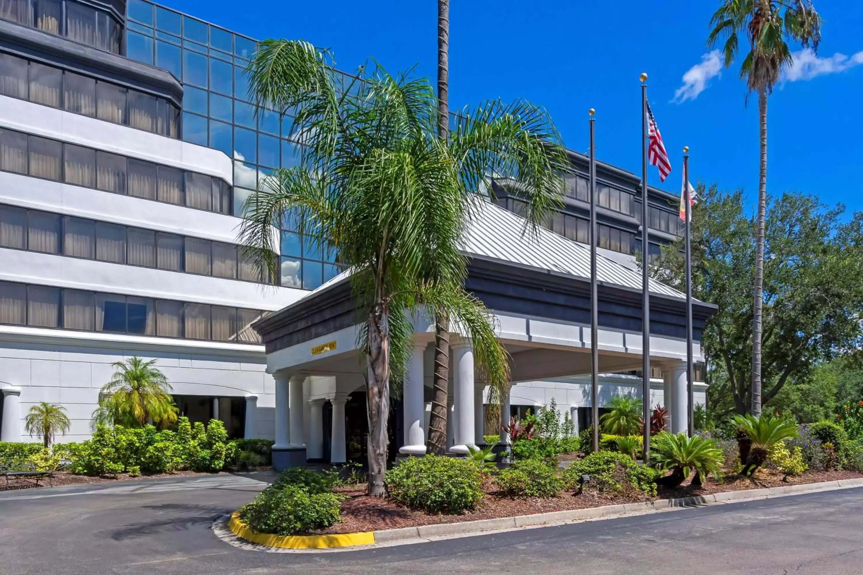 Property Building in Premier Jacksonville Deerwood Hotel