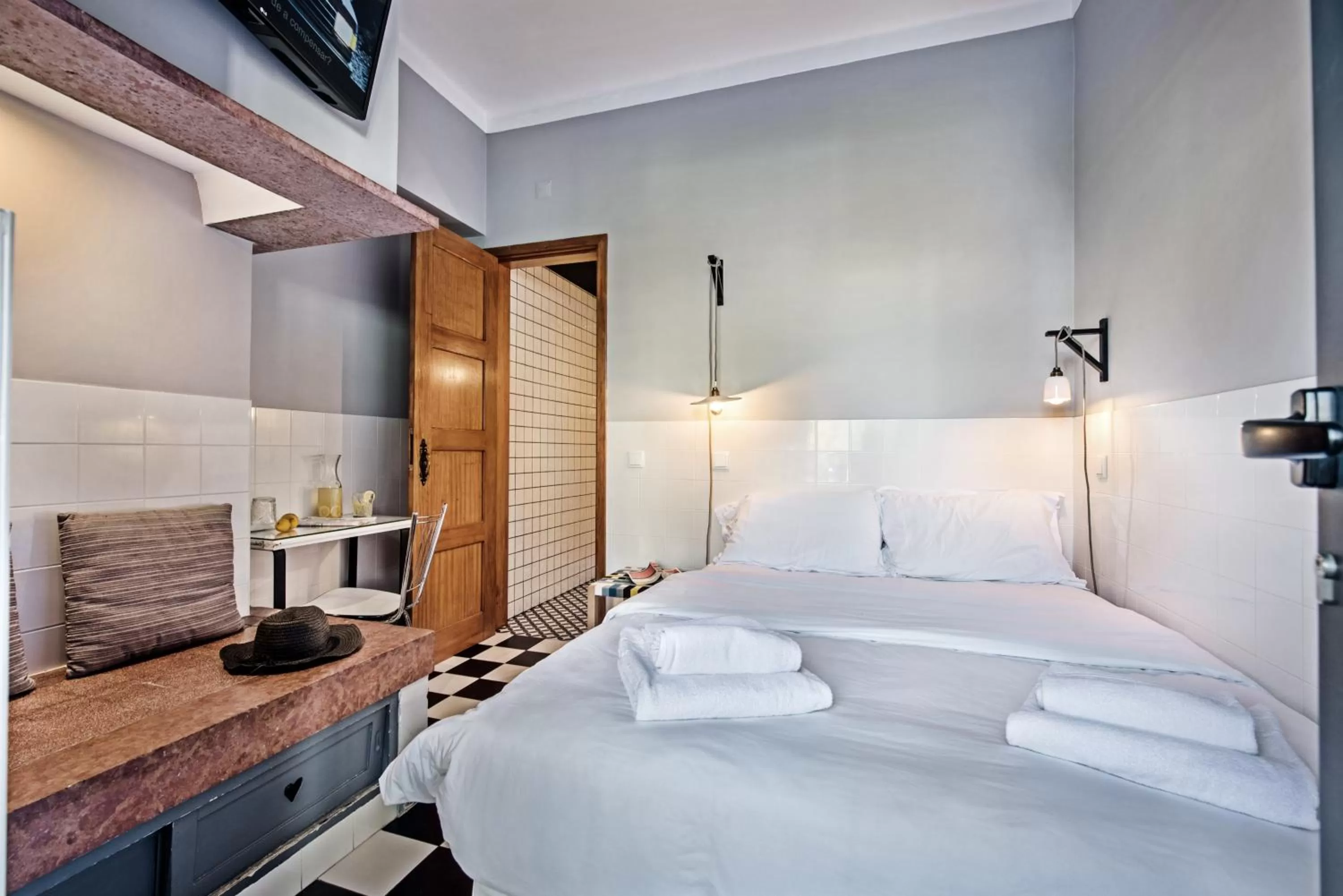 Bed in Lemon Tree Stay