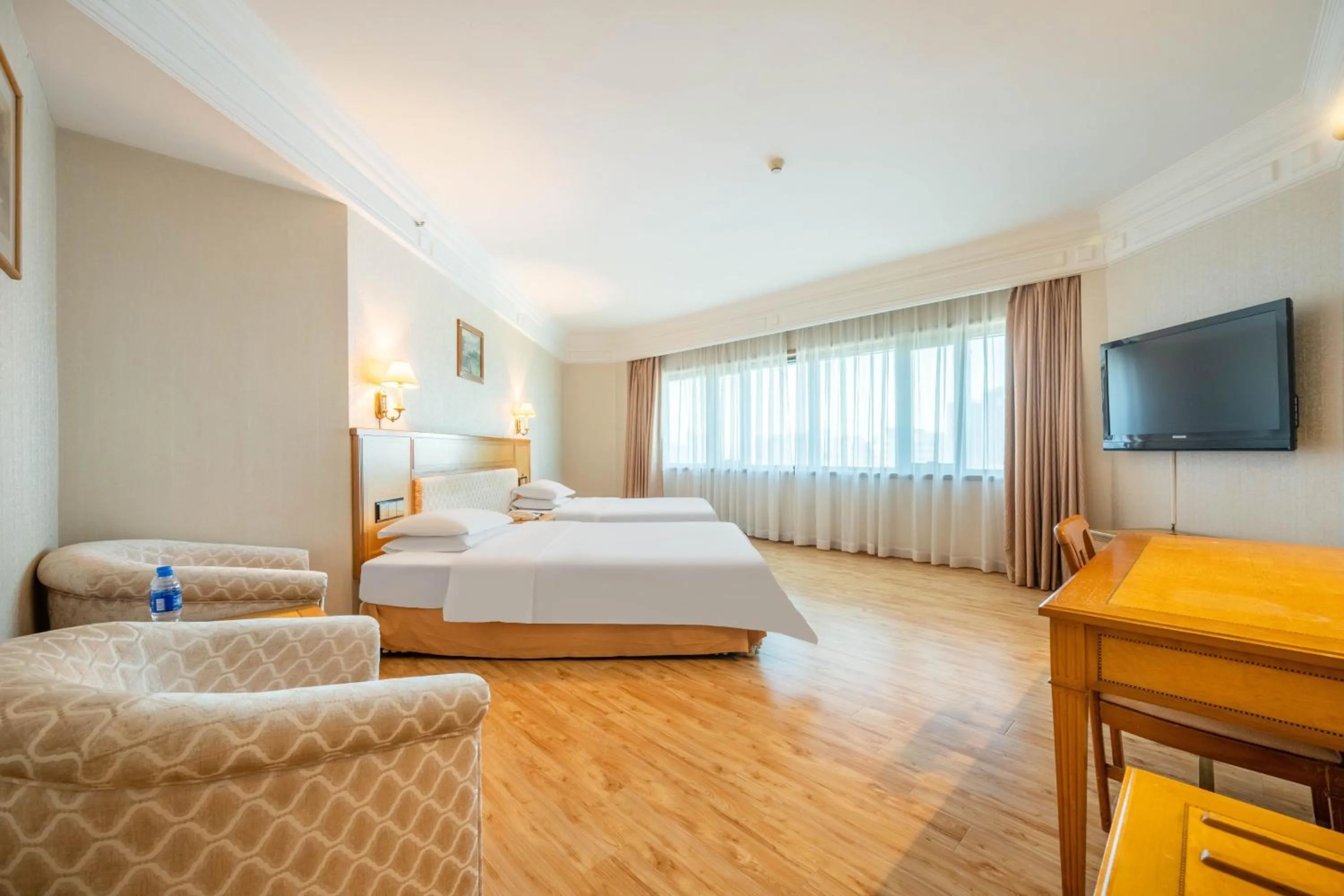 Photo of the whole room, Bed in Hotel Silverland