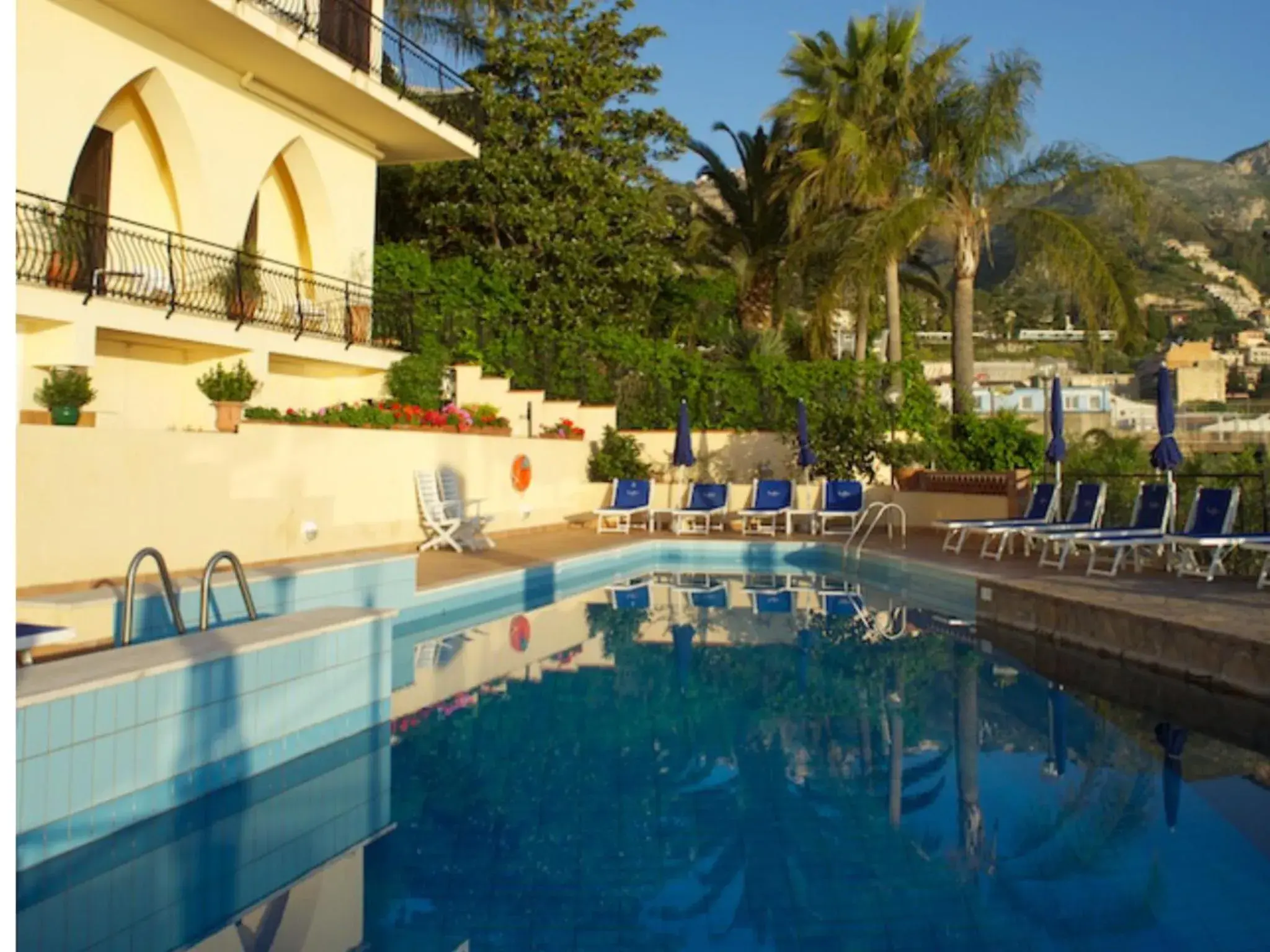 Swimming Pool in Hotel Sirius