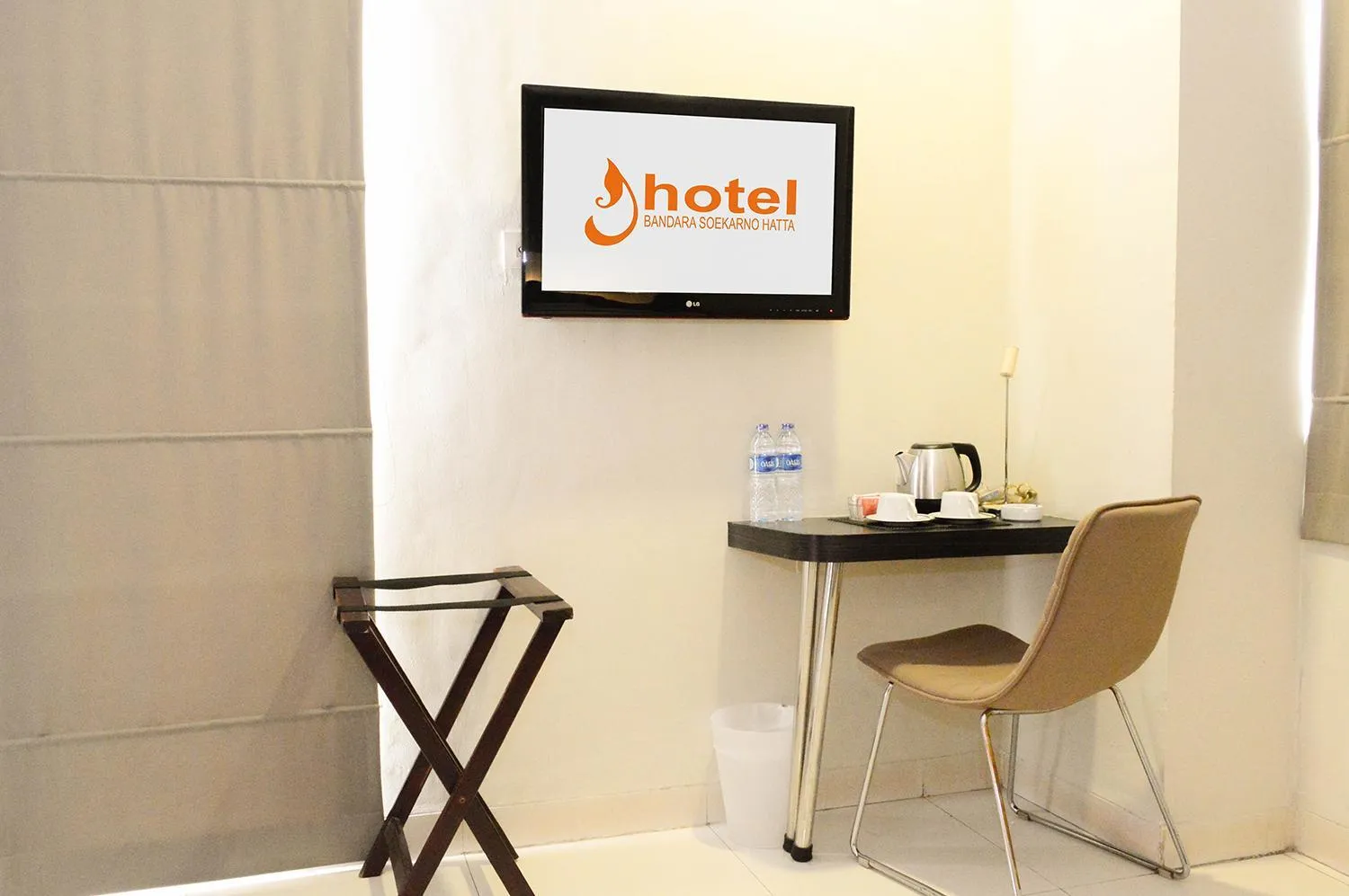 Coffee/tea facilities in J Hotel - Bandara Soekarno Hatta