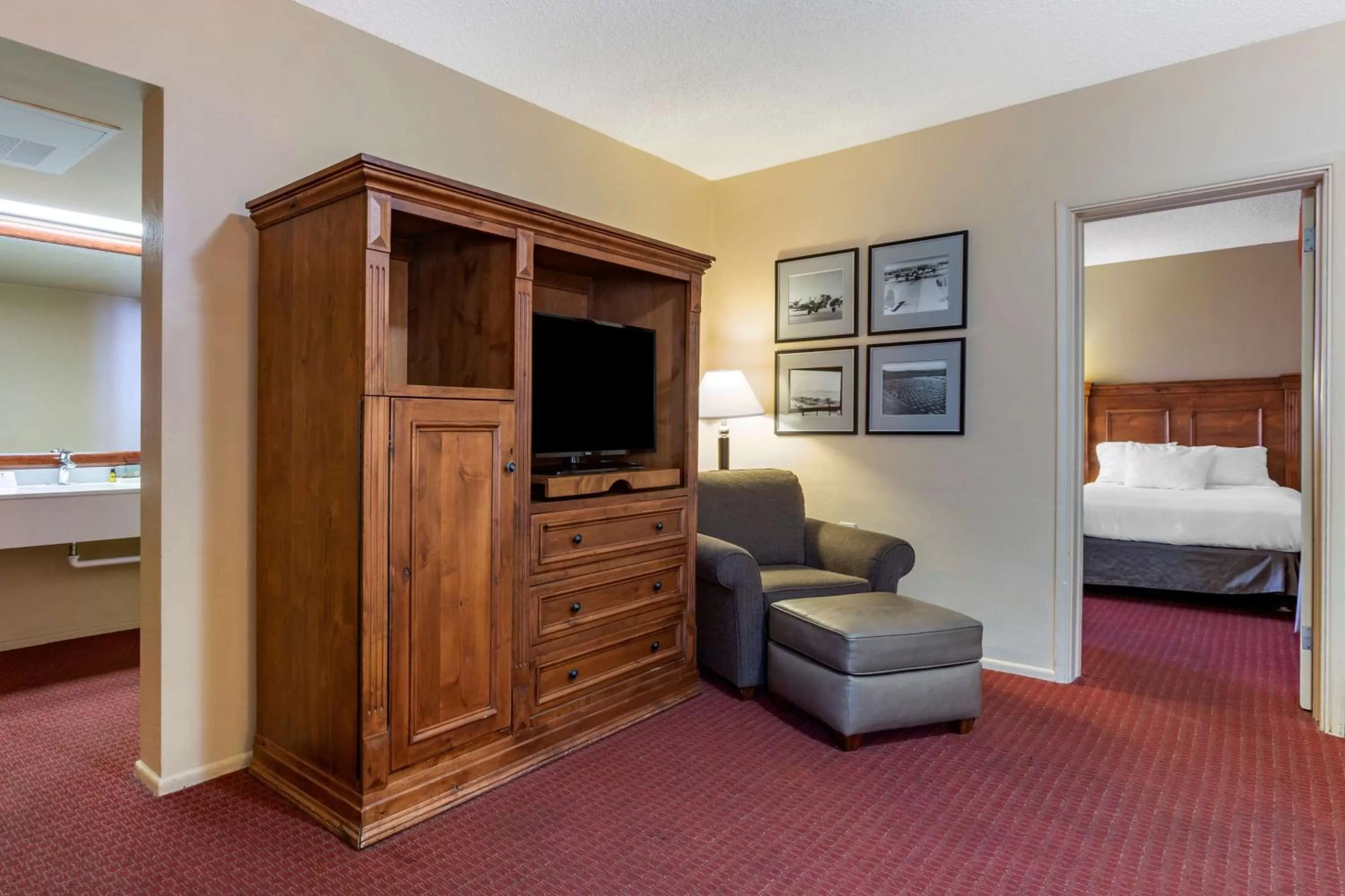 Bedroom, Bed in Best Western Plus King's Inn and Suites