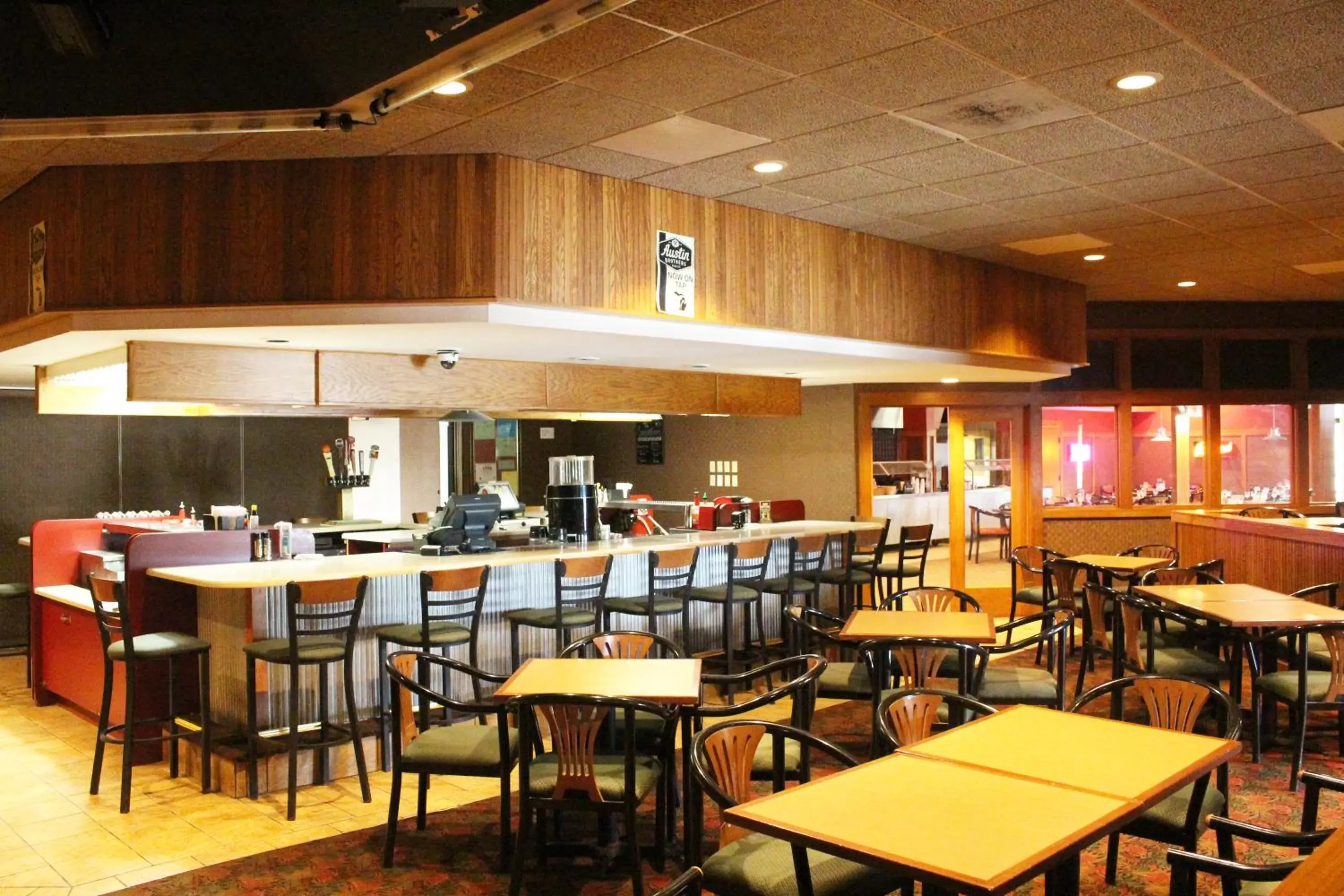 Lounge or bar in Ramada by Wyndham Alpena Lounge or bar in Ramada by Wyndham Alpena