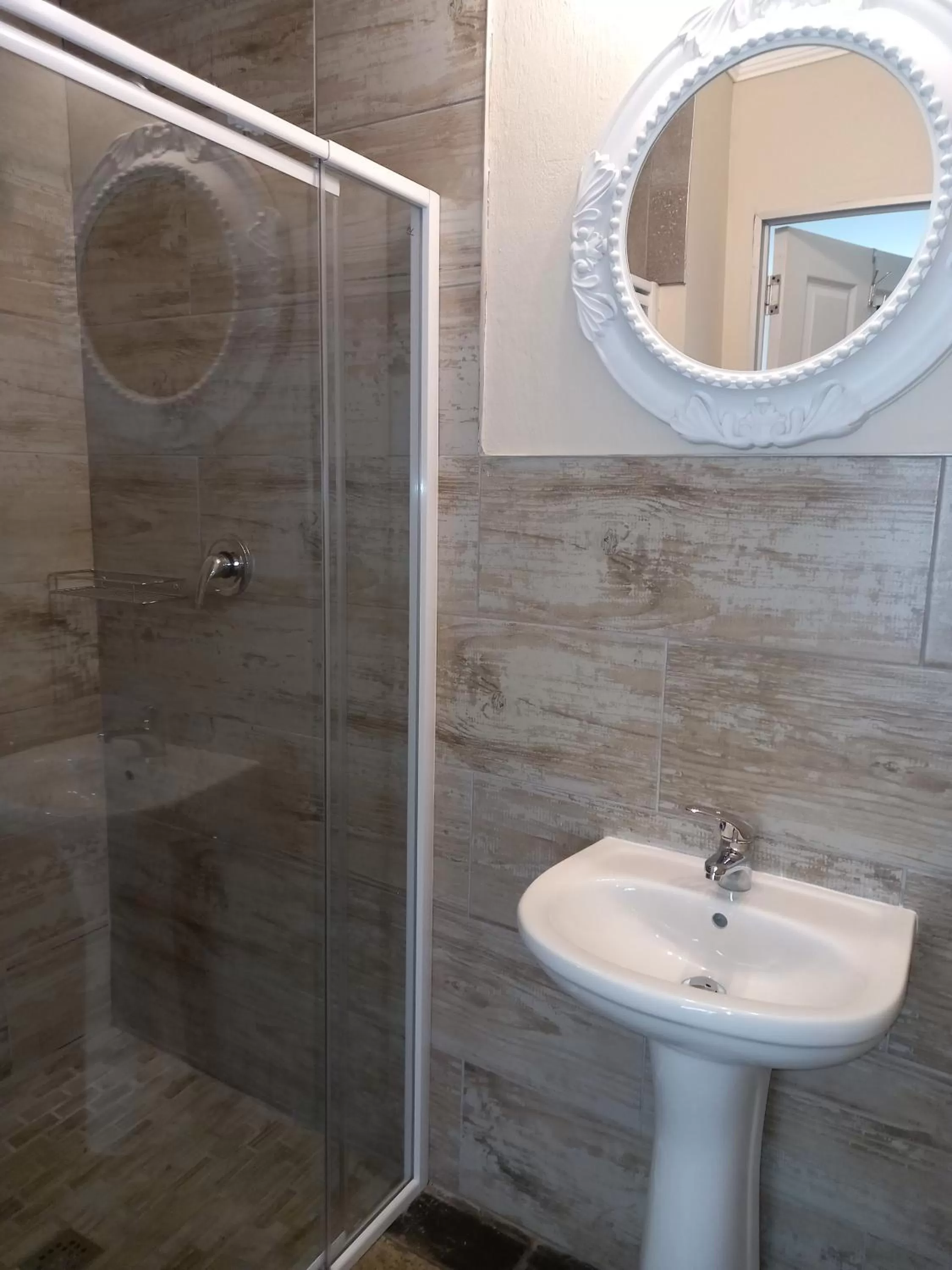 Bathroom in Troas Boutique hotel