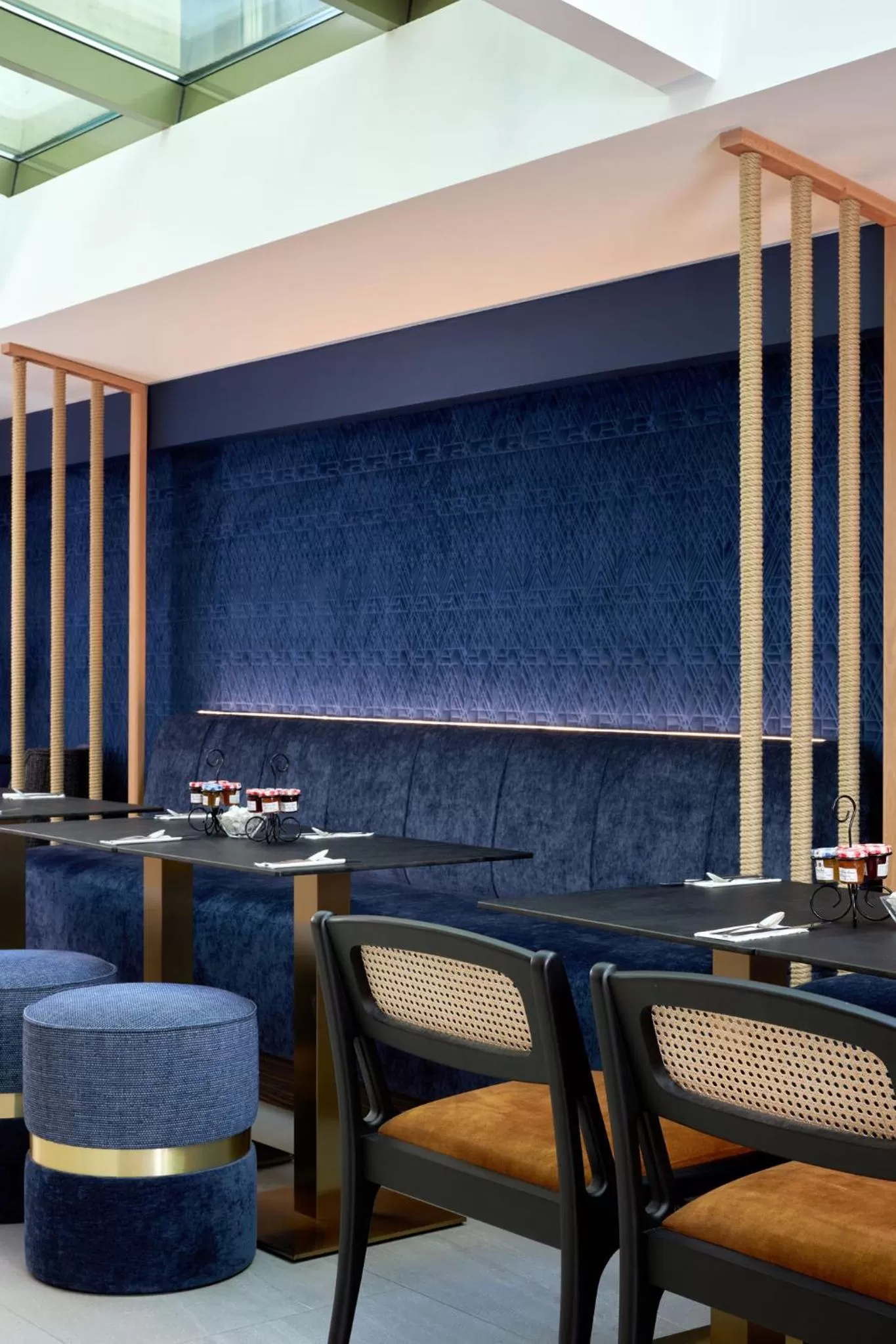 Restaurant/places to eat in Hôtel Tourisme Avenue