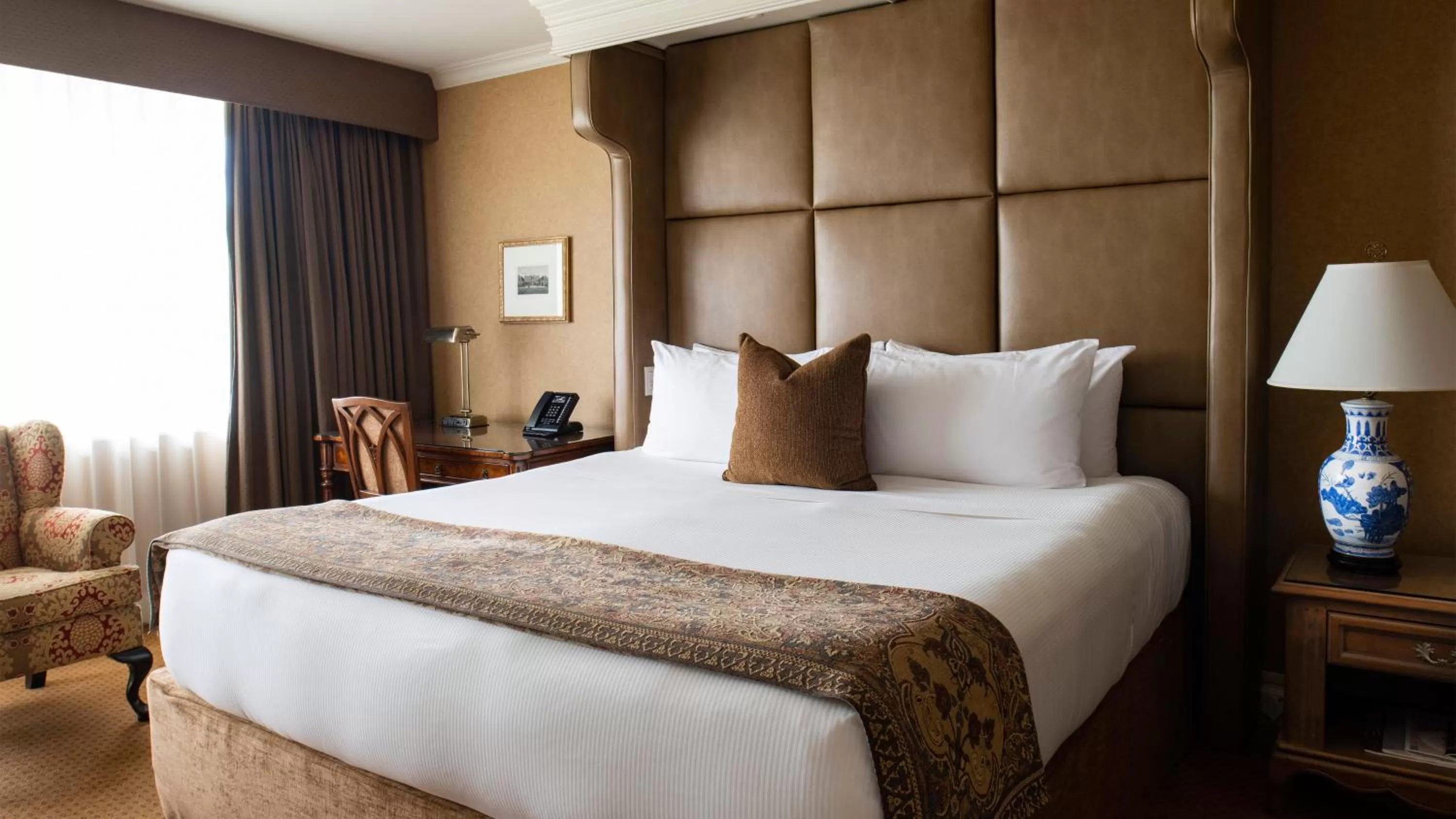 Bed in Wedgewood Hotel & Spa - Relais & Chateaux