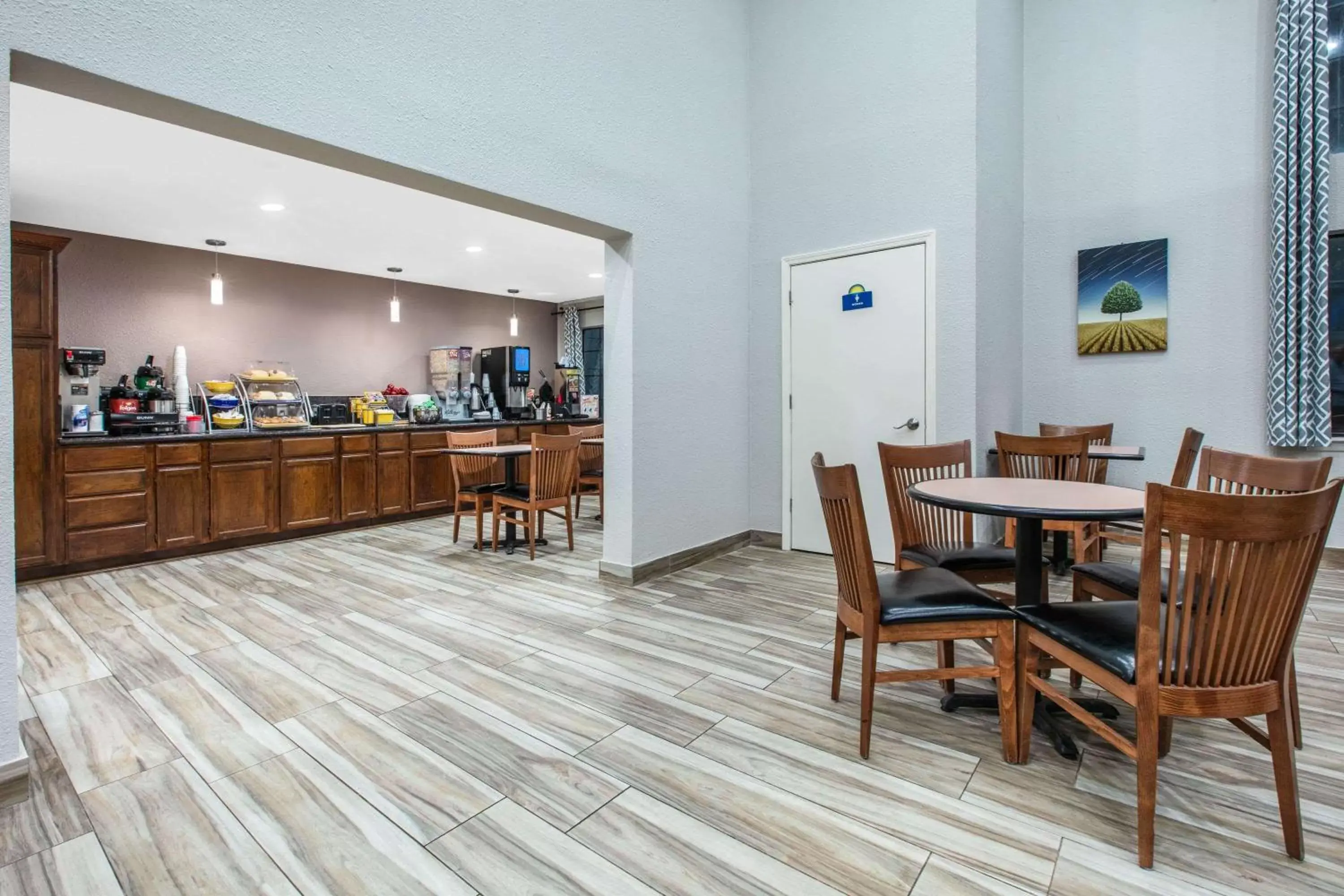 Restaurant/Places to Eat in Days Inn by Wyndham Waco