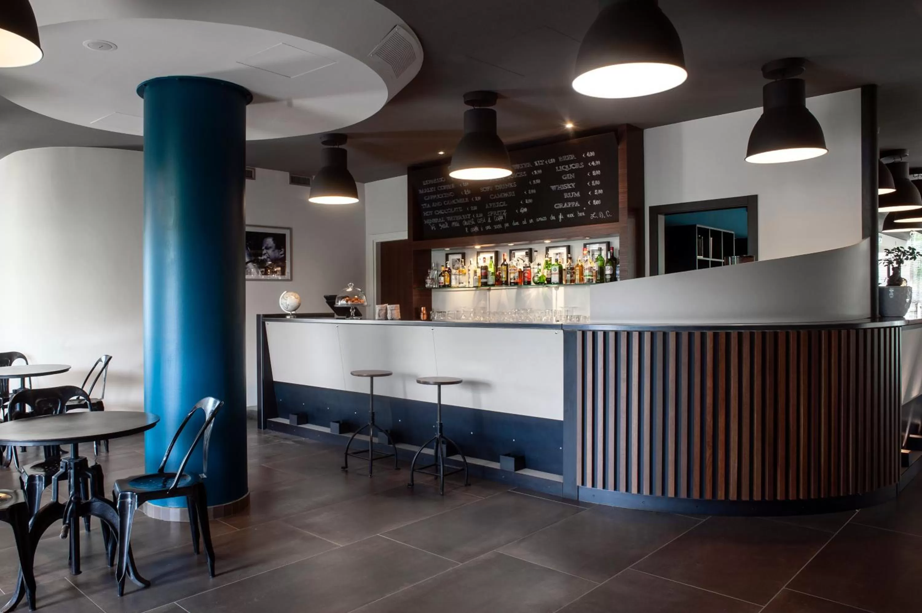 Restaurant/places to eat in La Meridiana Bleisure Hotel