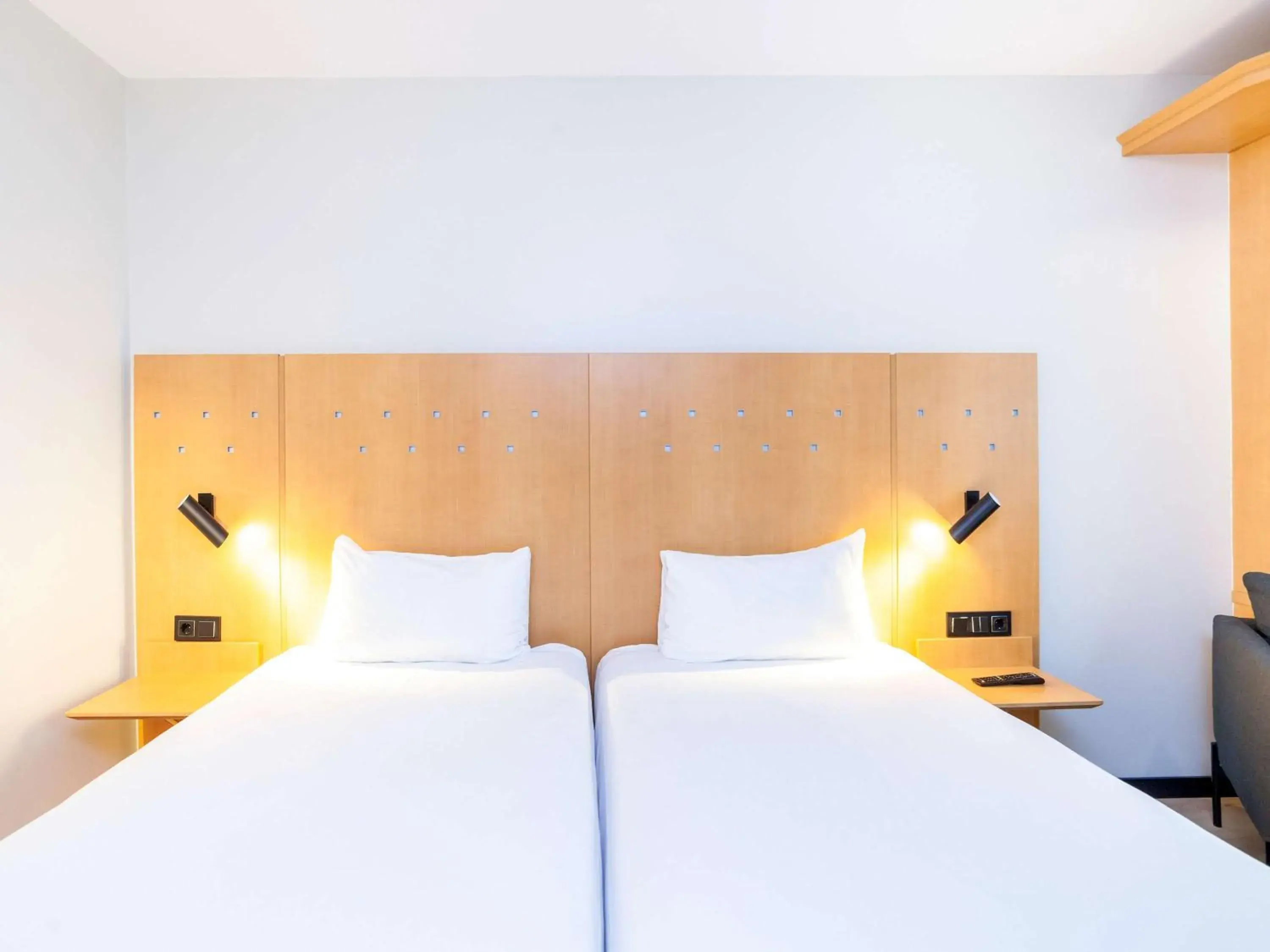 Photo of the whole room, Bed in  ibis Madrid Alcala de Henares La Garena