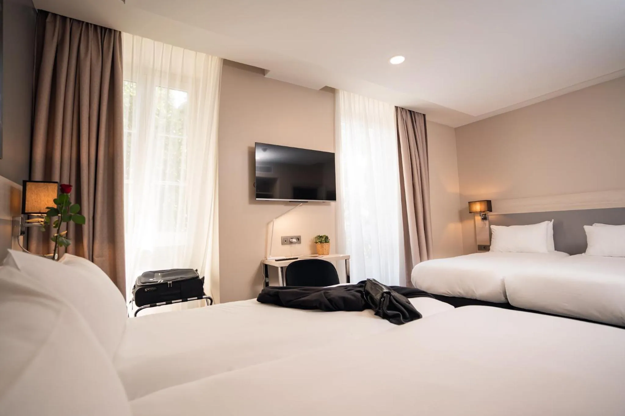 Bed in Hôtel Univers