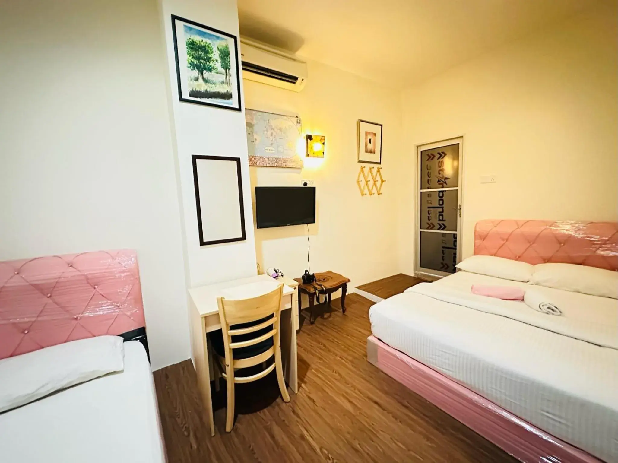 Photo of the whole room, Bed in The Explorers Guesthouse and Hostel Photo of the whole room, Bed in The Explorers Guesthouse and Hostel