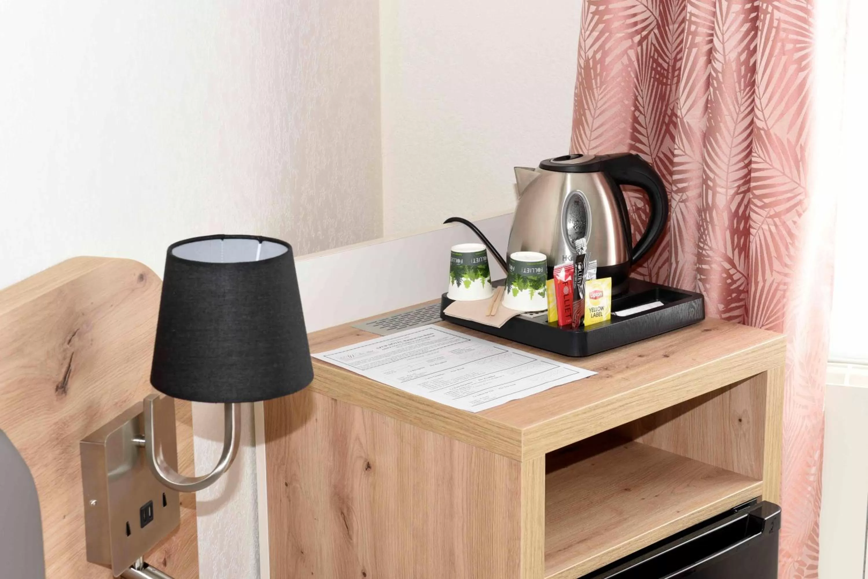 Coffee/tea facilities in Azur Hôtel