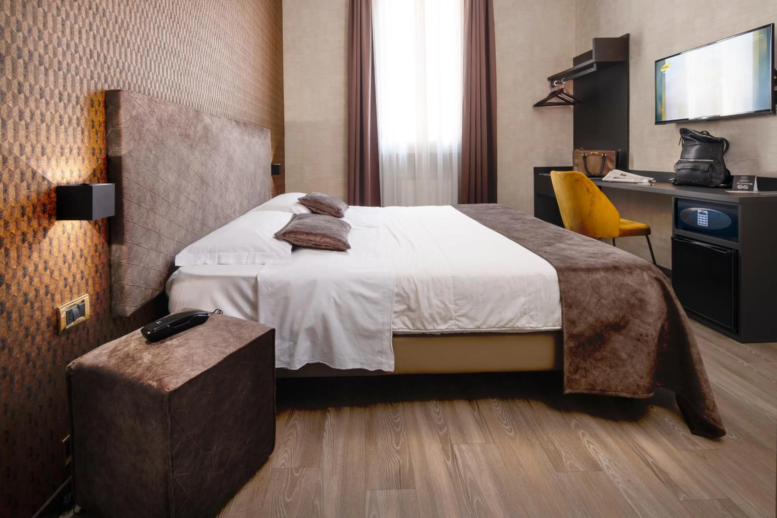 Bed in Hotel Astoria