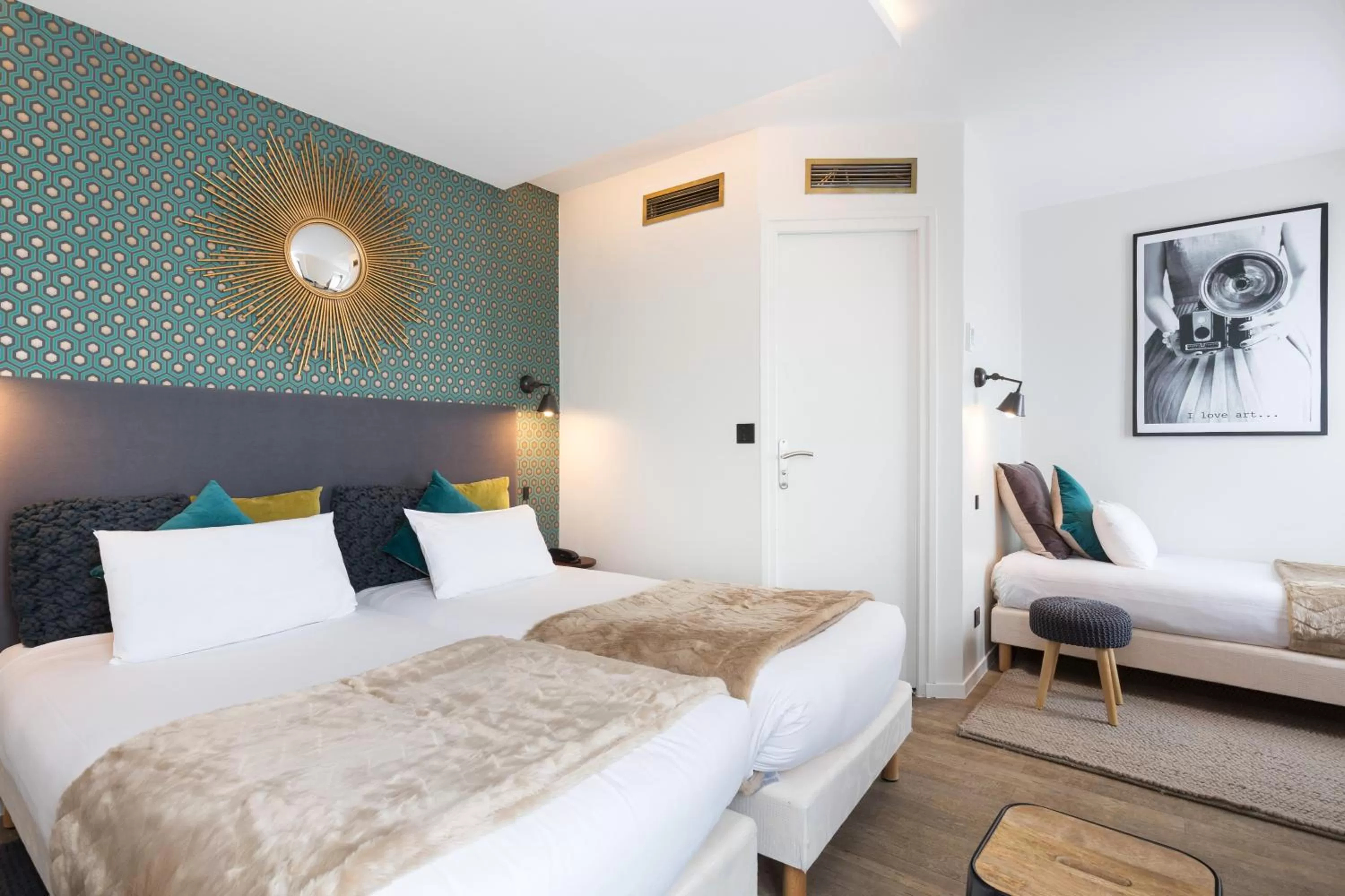 Photo of the whole room, Bed in Hotel OHM by Happyculture