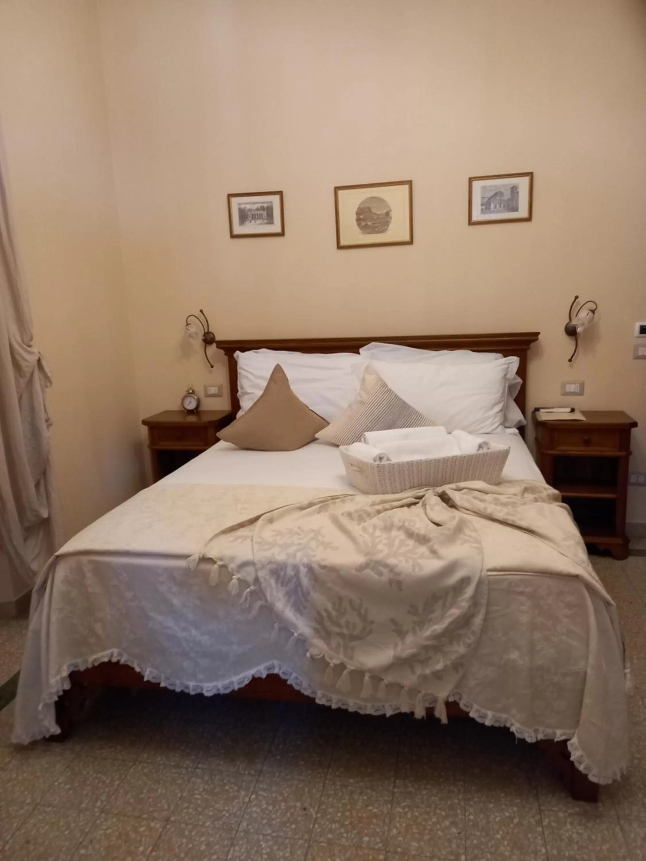 Bed in BnB Villa Melany vicino Centro