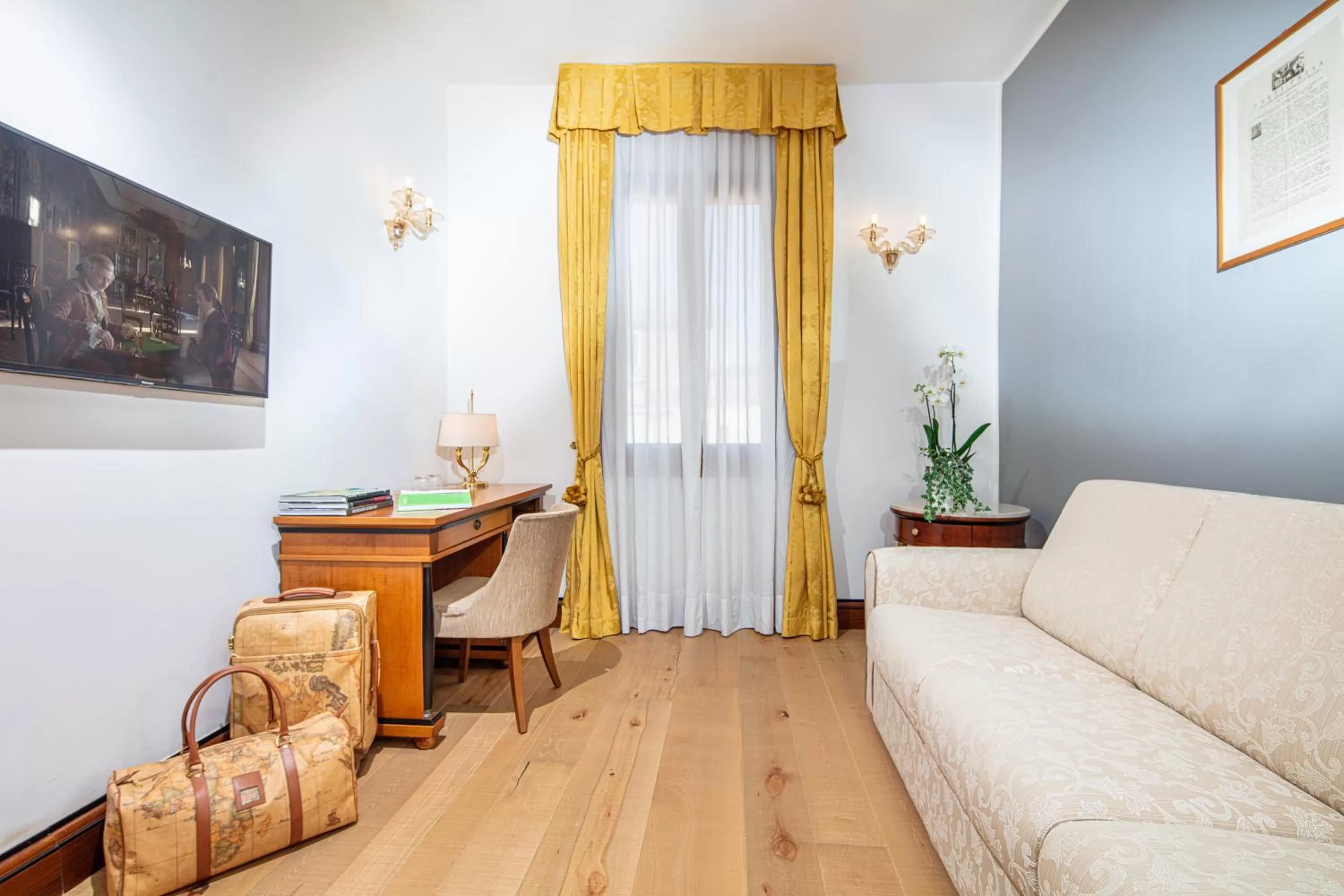 Photo of the whole room in All’Angelo Art Hotel