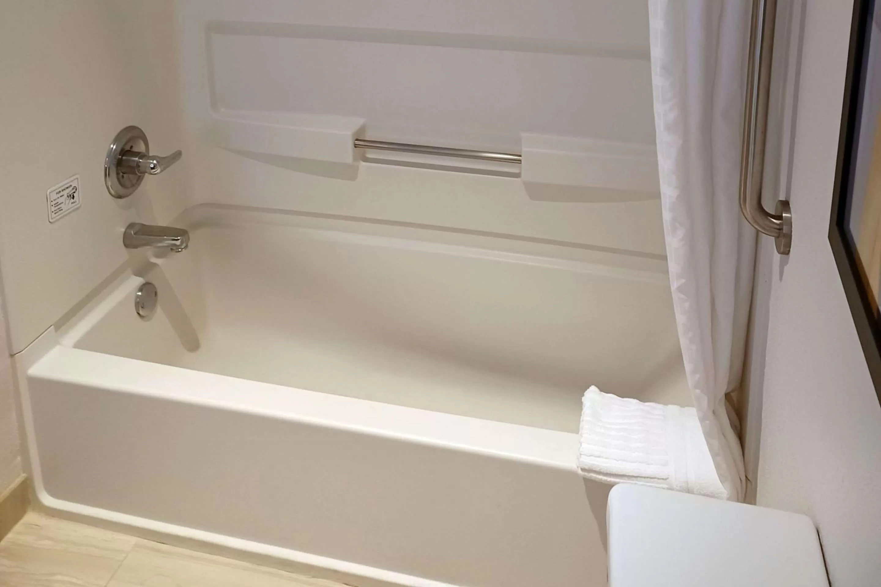 Bathroom in Comfort Inn Edinburgh - Columbus