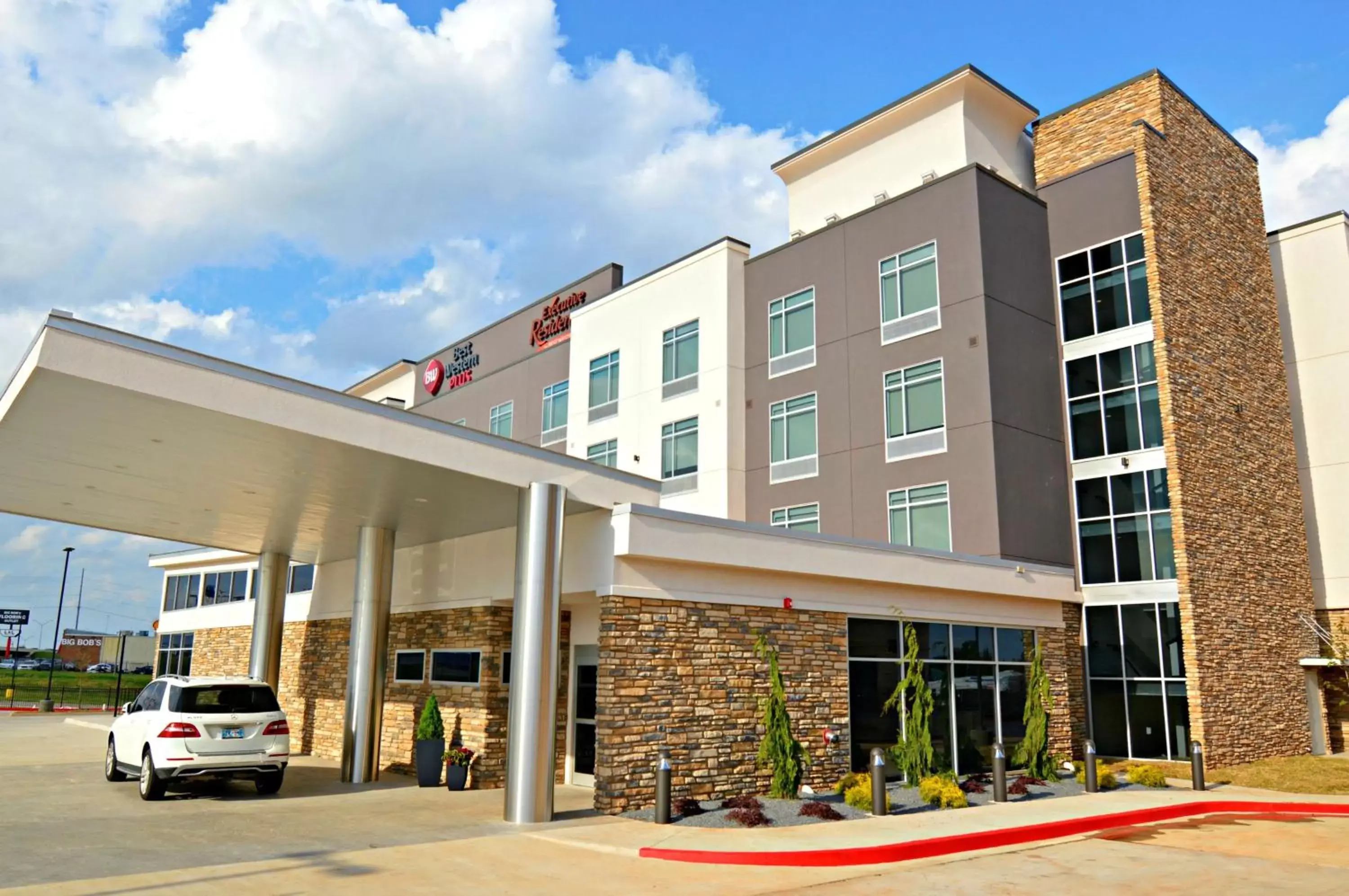 Property building in Best Western Plus Executive Residency Oklahoma City I-35