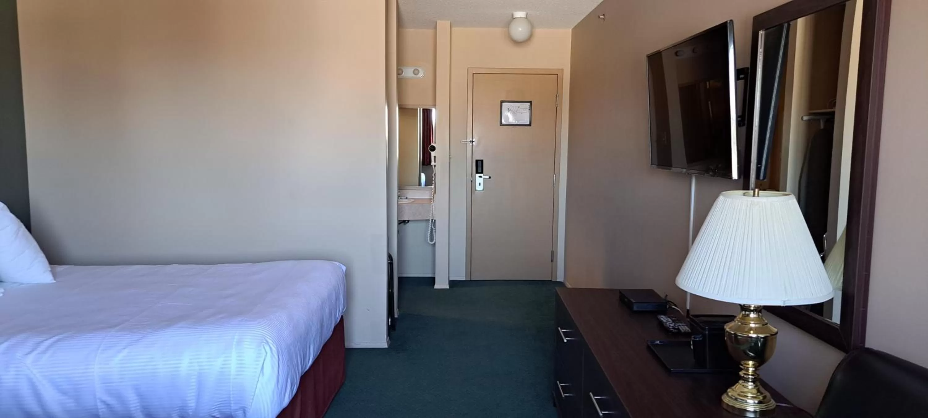 Photo of the whole room, Bed in Travelodge by Wyndham Lacombe