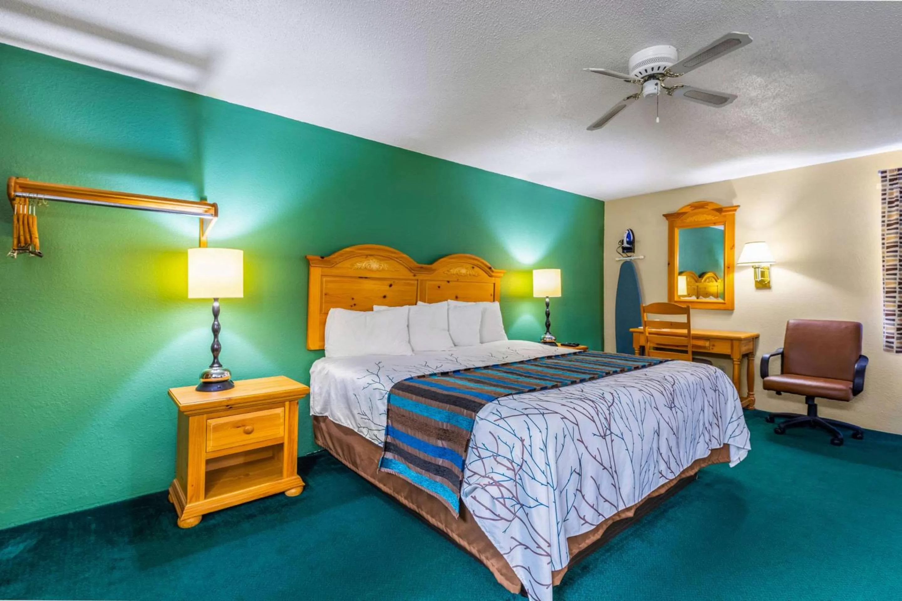 Photo of the whole room, Bed in Rodeway Inn Milaca