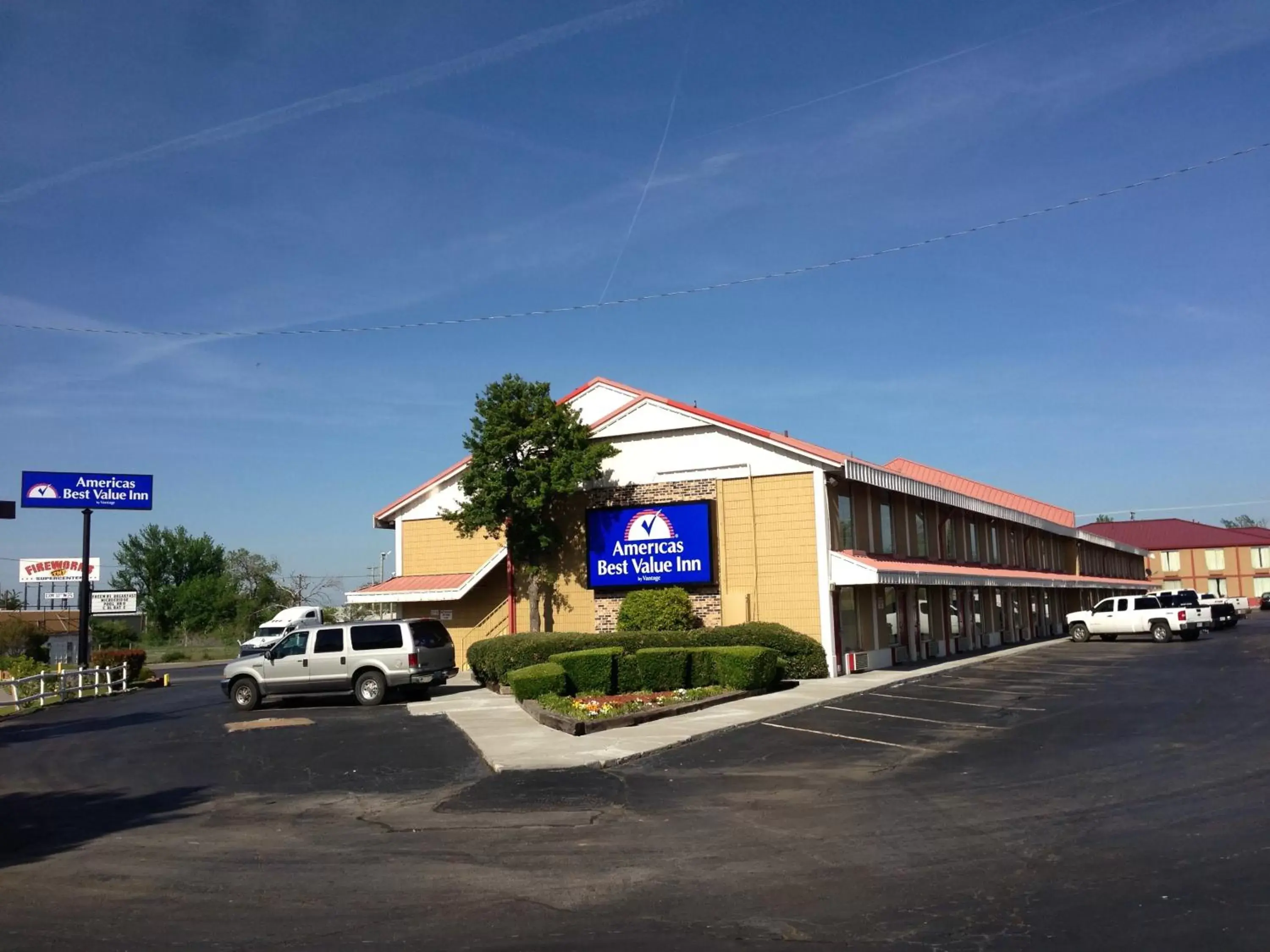 Facade/entrance, Property Building in Americas Best Value Inn Tulsa I-44