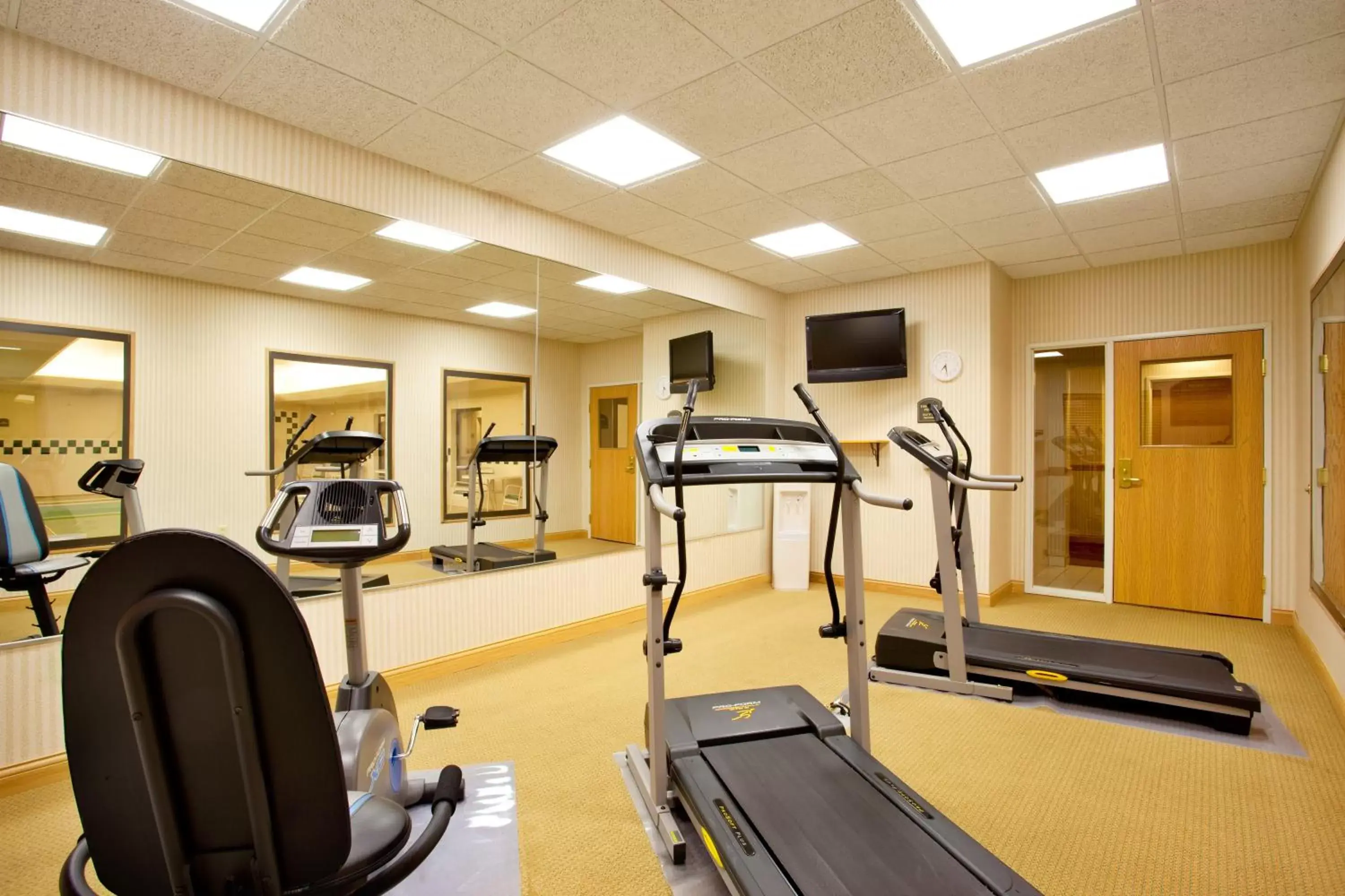 Spa and wellness centre/facilities, Fitness Center/Facilities in Holiday Inn Express Hotel & Suites Logansport, an IHG Hotel