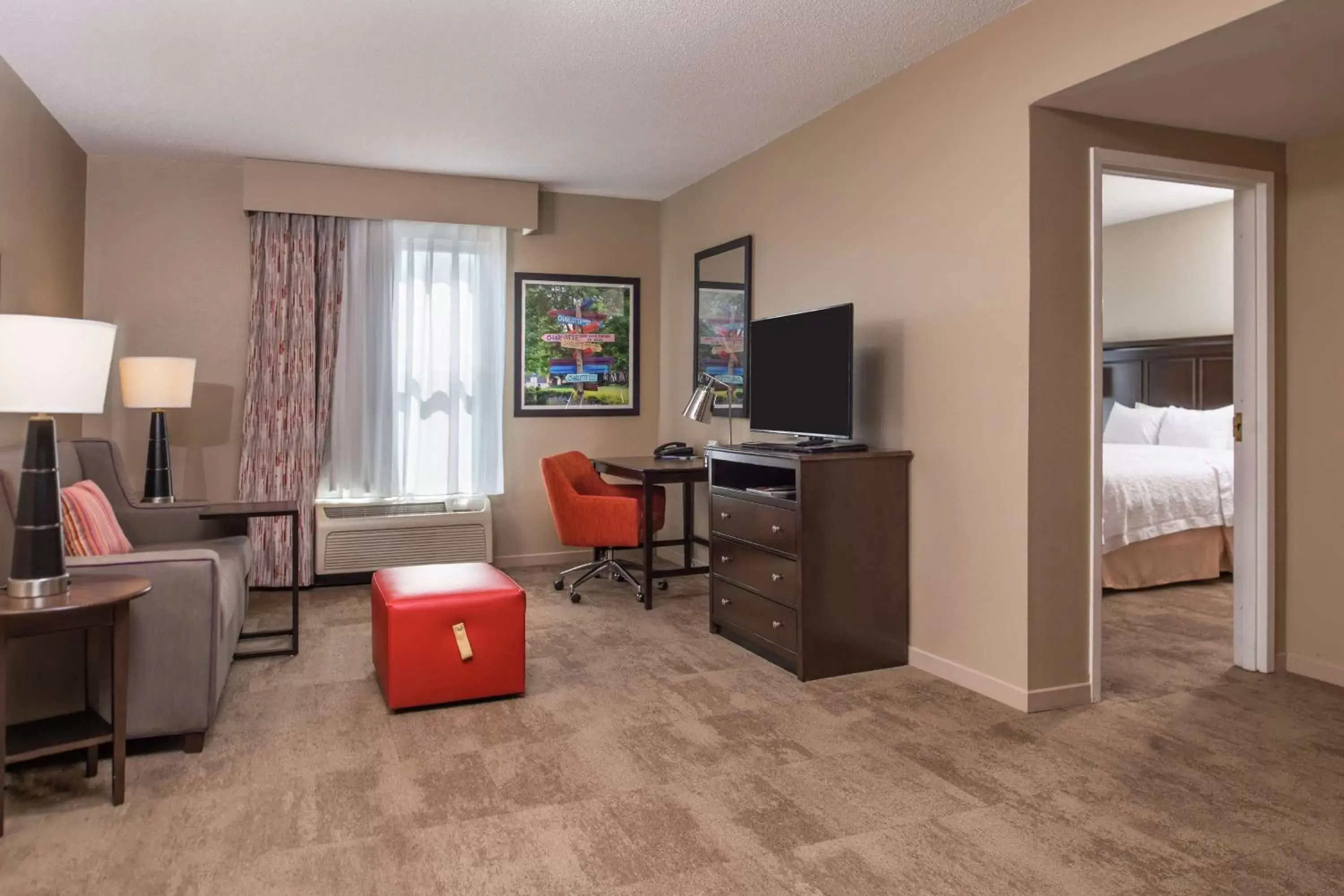 Bedroom, TV/Entertainment Center in Hampton Inn & Suites Charlotte Arrowood