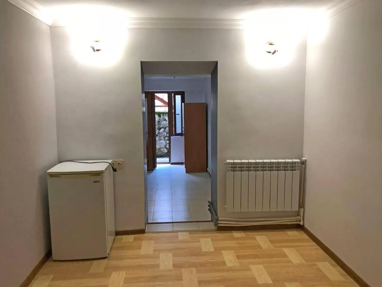 Photo of the whole room in Dil Hill by Sam