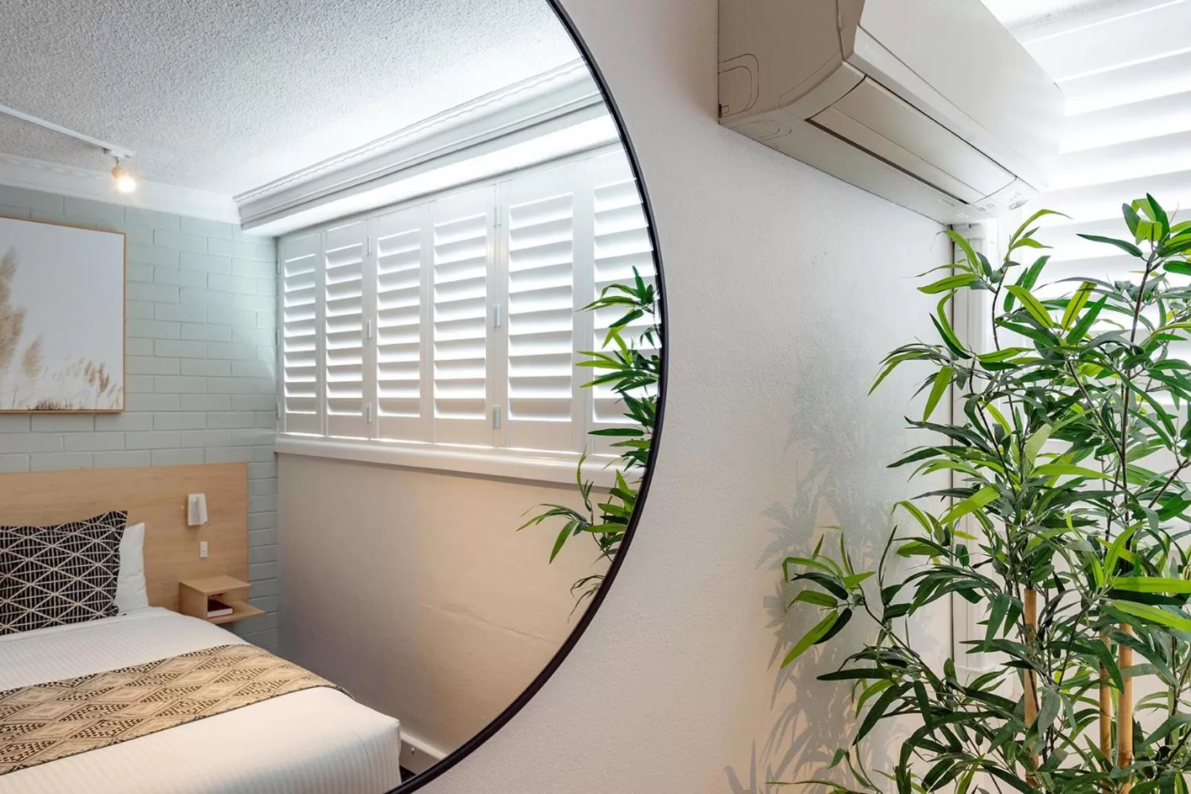 Decorative detail, Bed in Fitzroy Motor Inn