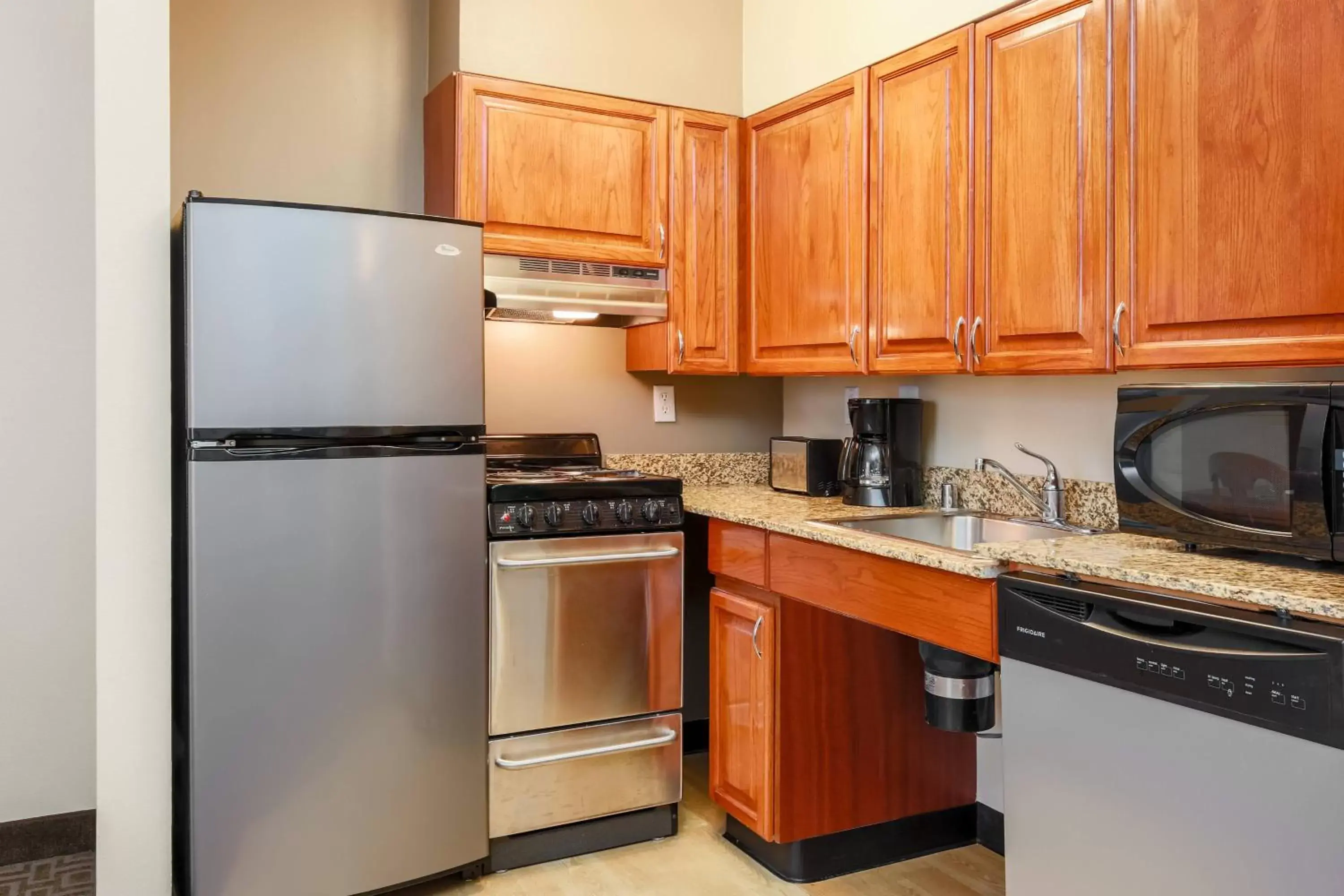 Bedroom, Kitchen/Kitchenette in TownePlace Suites by Marriott College Station