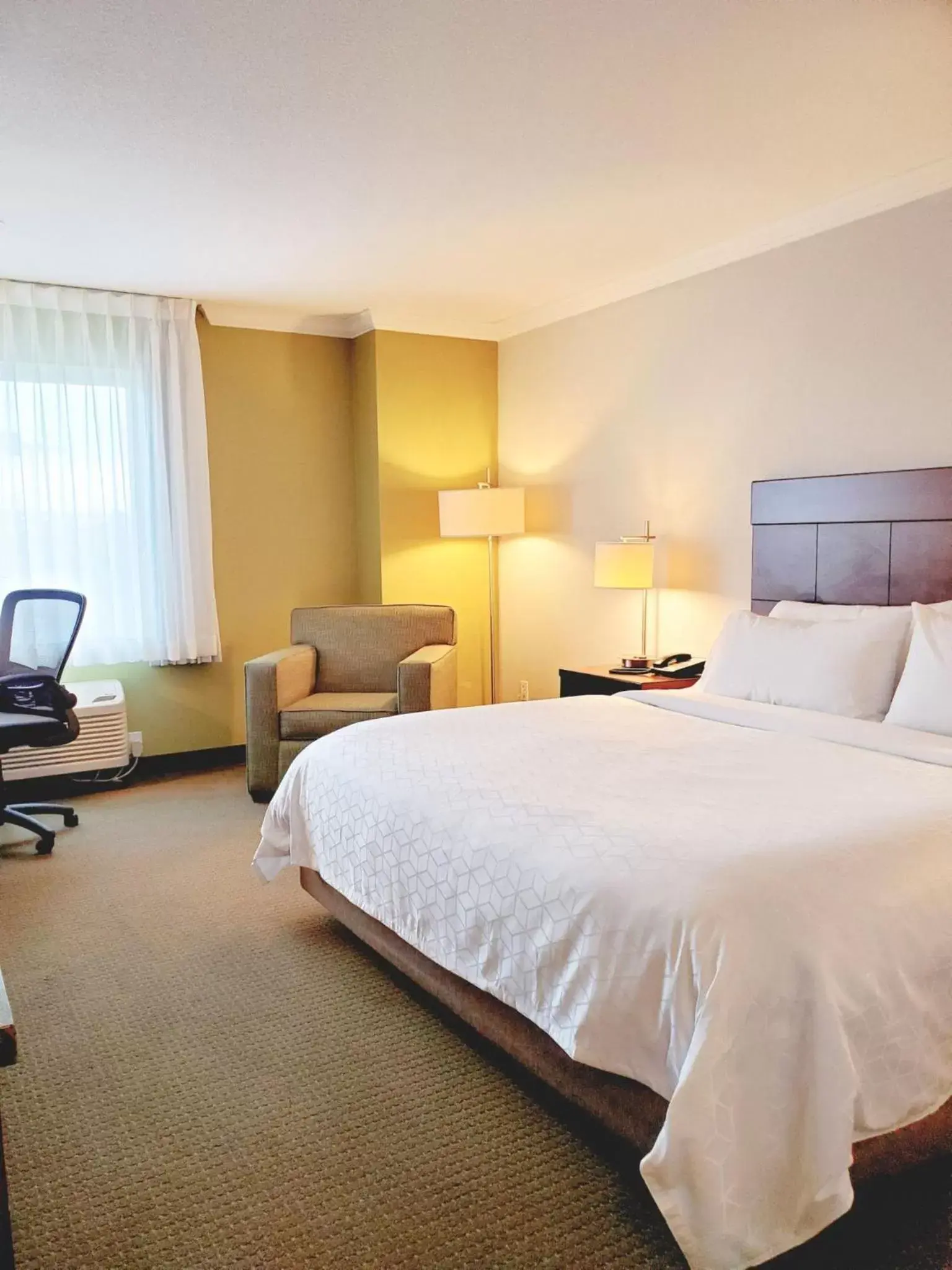 Photo of the whole room, Bed in Holiday Inn Express Hotel & Suites Portland-Northwest Downtown, an IHG Hotel