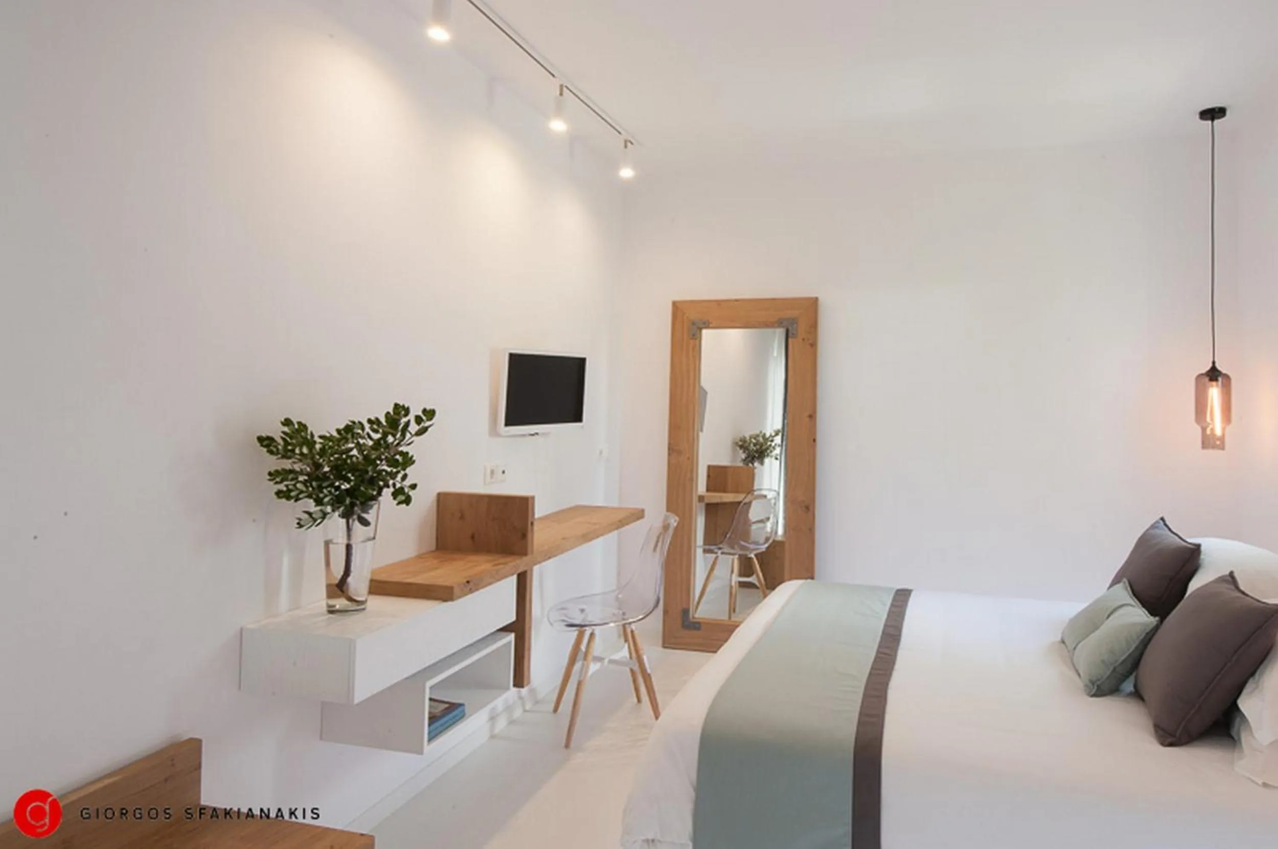 TV and multimedia, Bed in A Hotel Mykonos