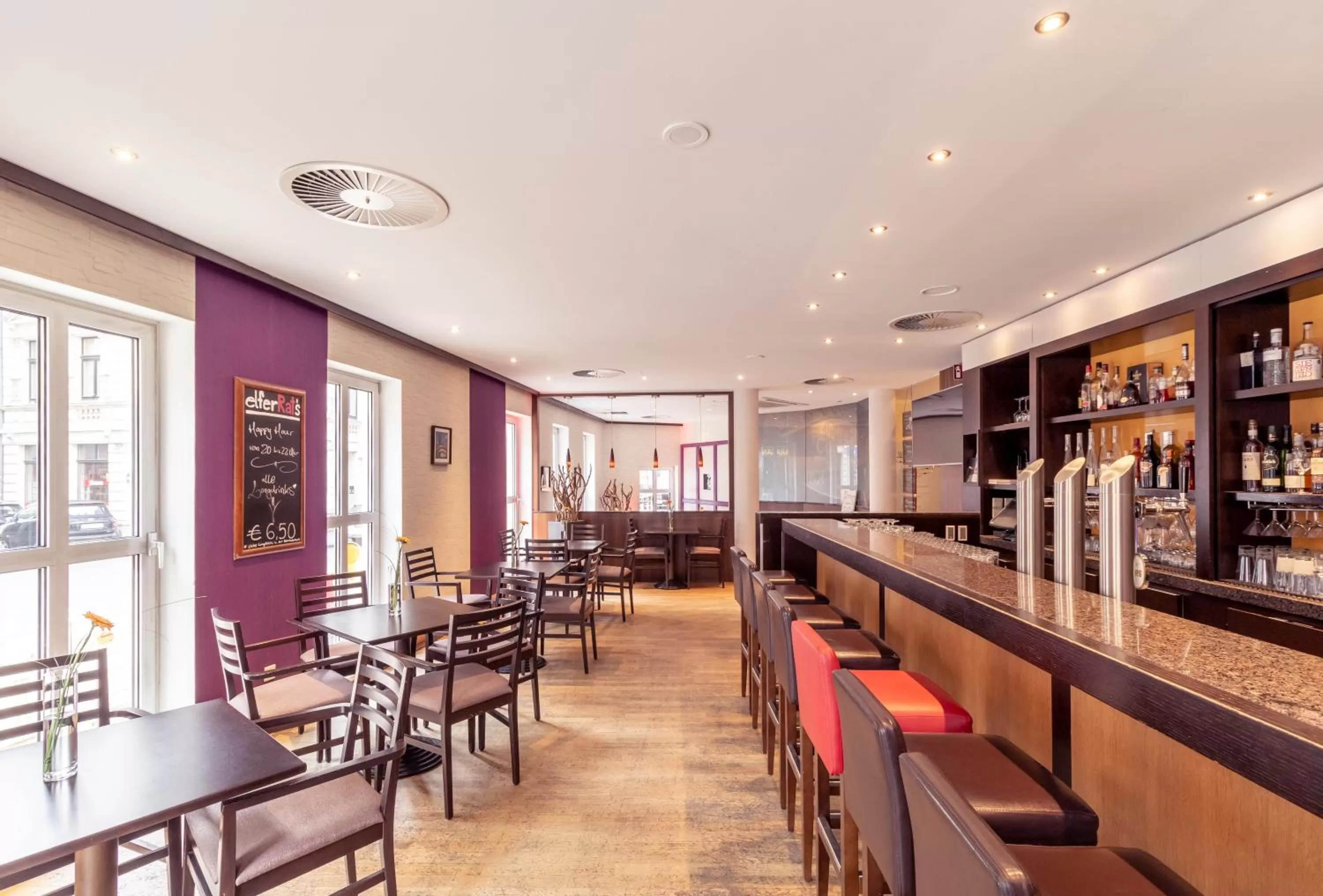 Lounge or bar in Mercure Hotel Köln City Friesenstraße