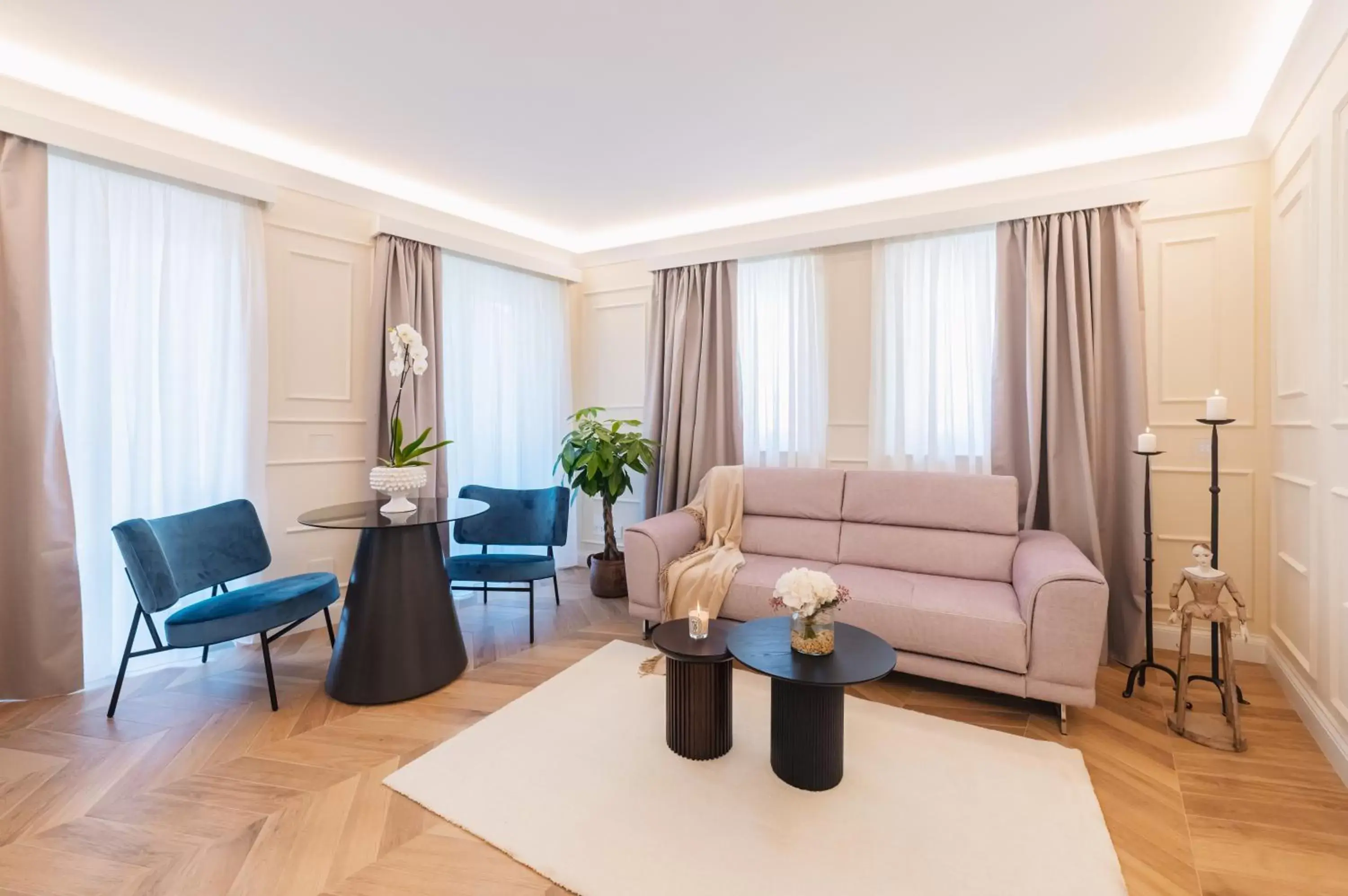 Living room, Seating Area in Naxi Suites