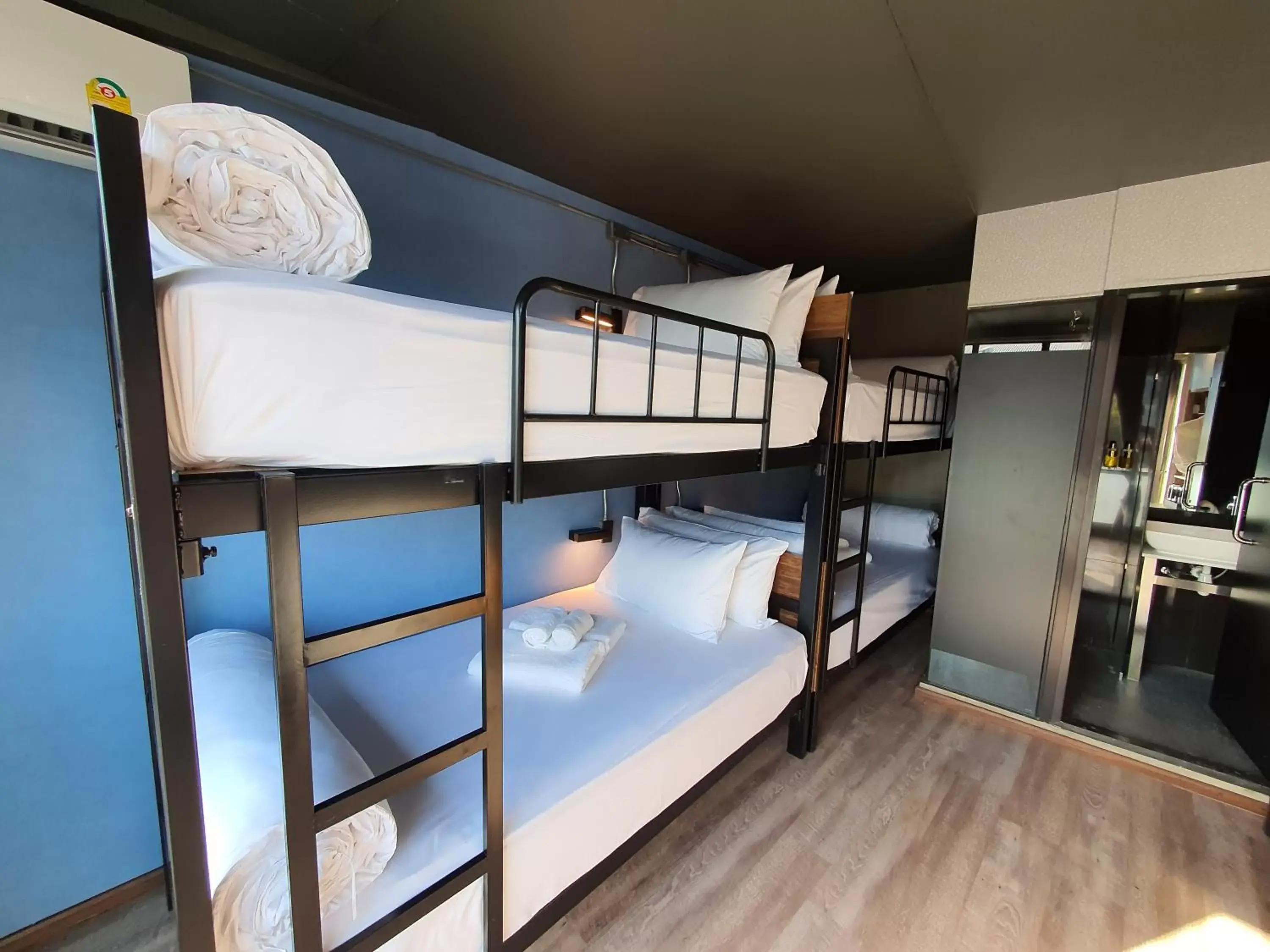 Photo of the whole room, Bunk Bed in Hotel Ordinary Bangkok
