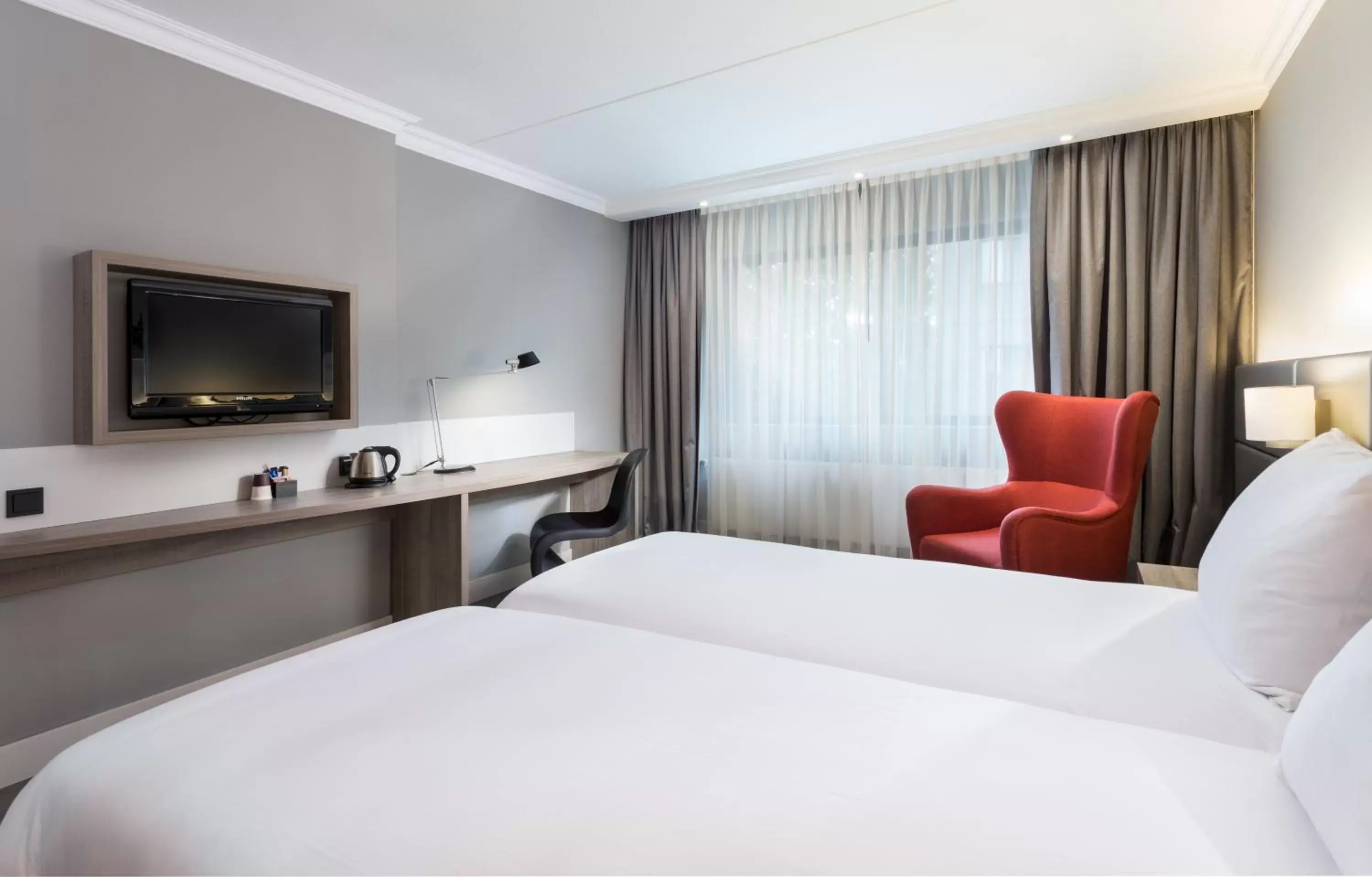 TV and multimedia in Ramada by Wyndham Amsterdam Airport Schiphol