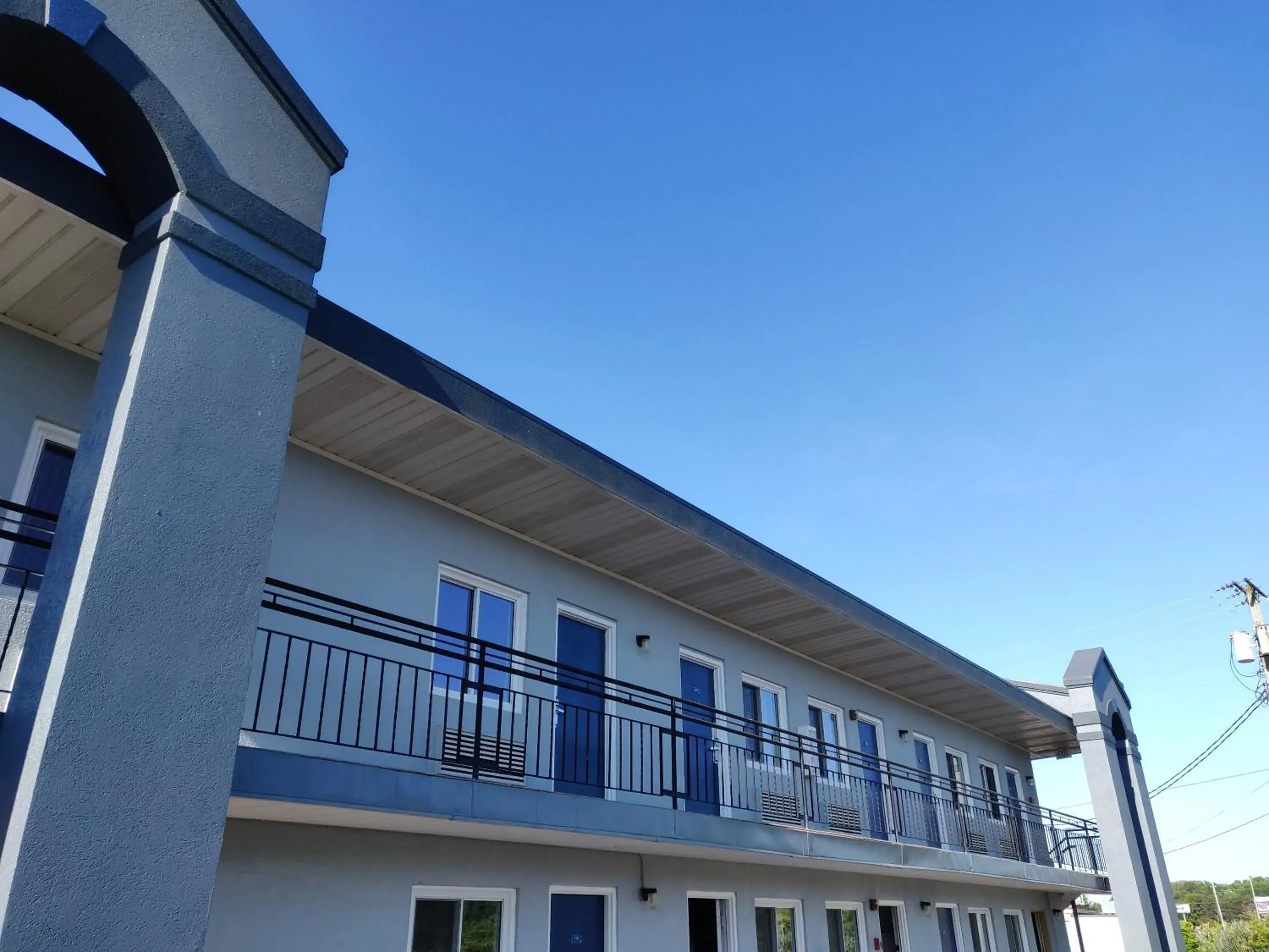 Property building in Cedar Cove Property building in Cedar Cove