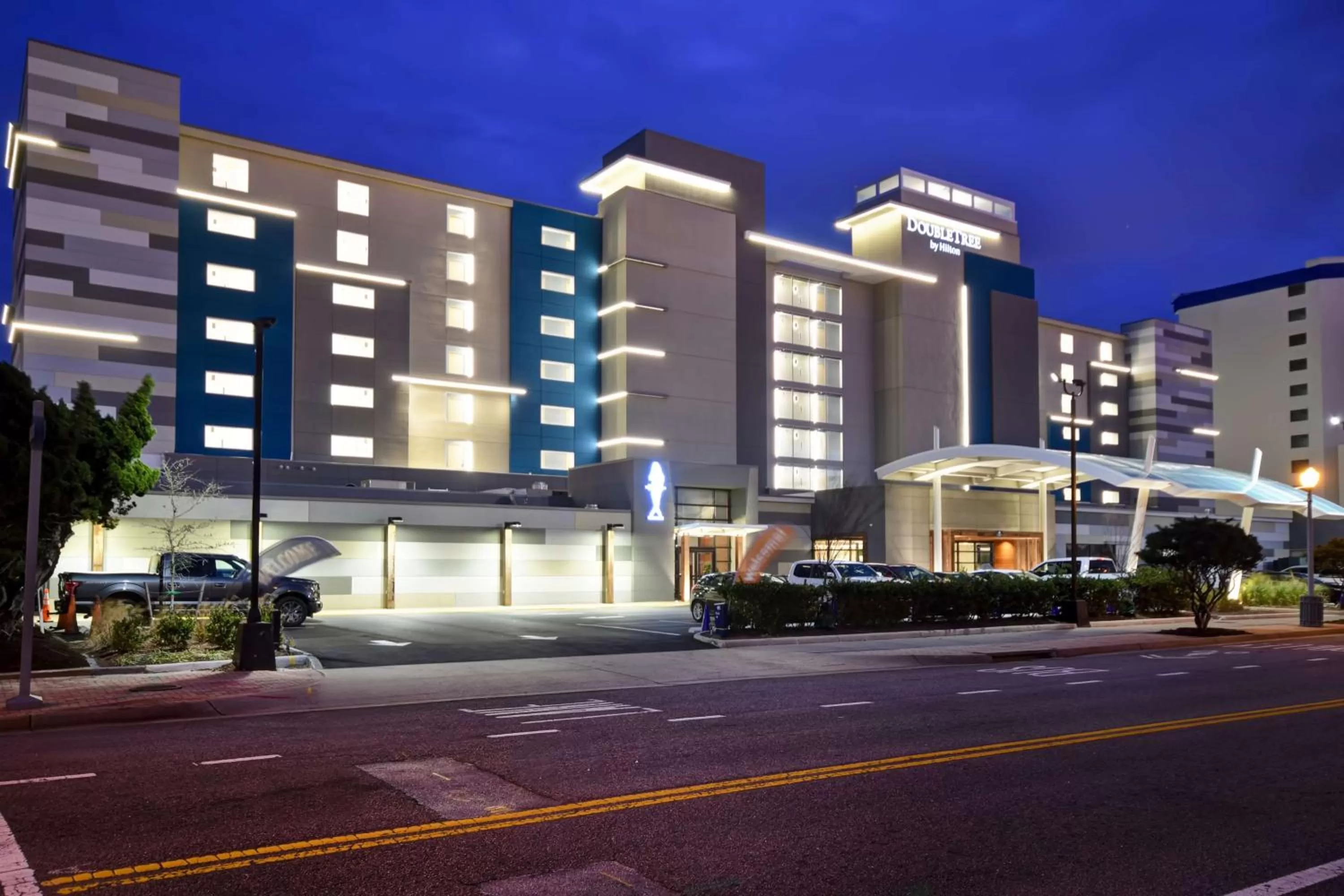 Property building in DoubleTree by Hilton Oceanfront Virginia Beach