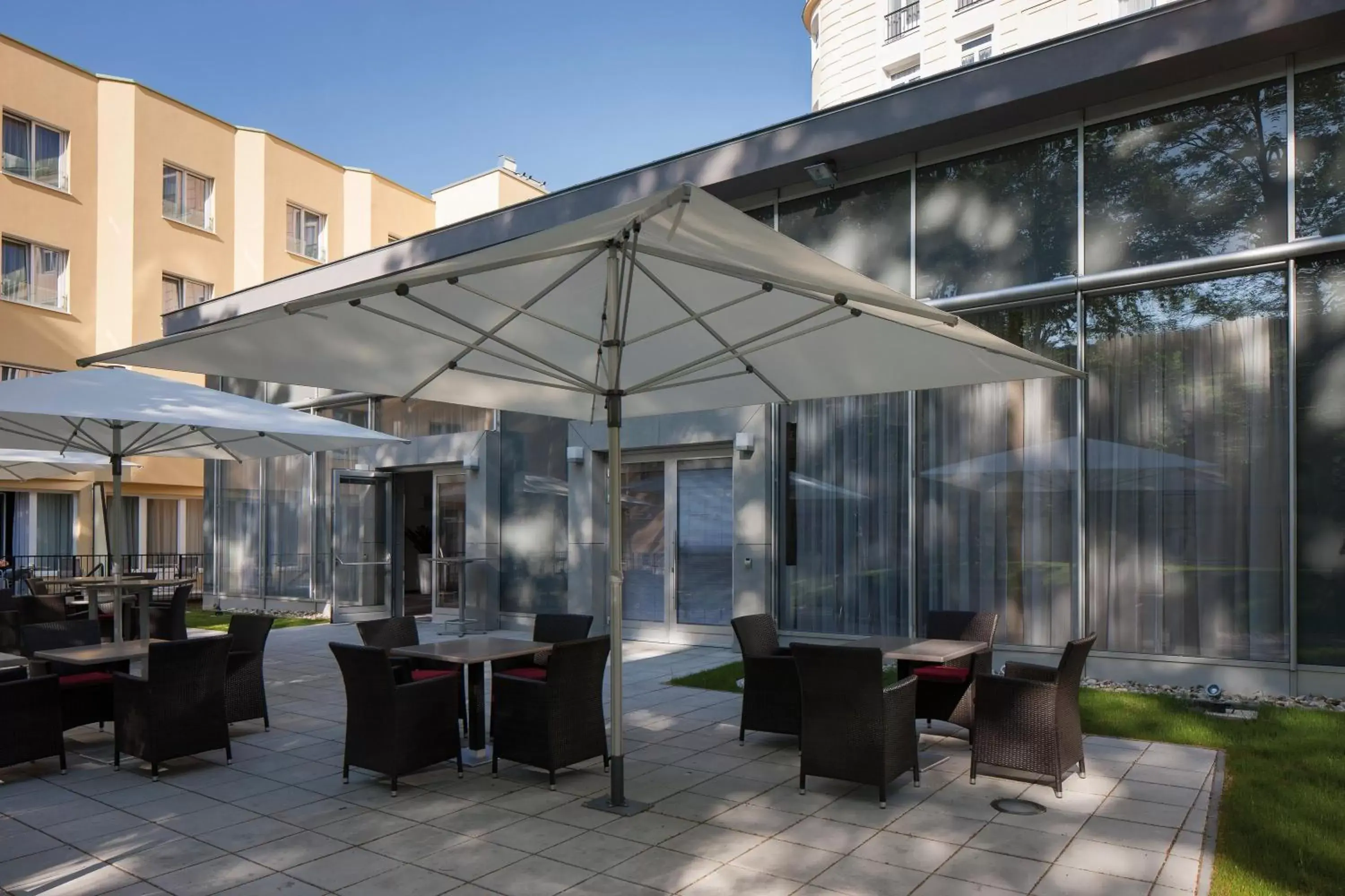 Balcony/Terrace, Restaurant/Places to Eat in Austria Trend Parkhotel Schönbrunn Wien