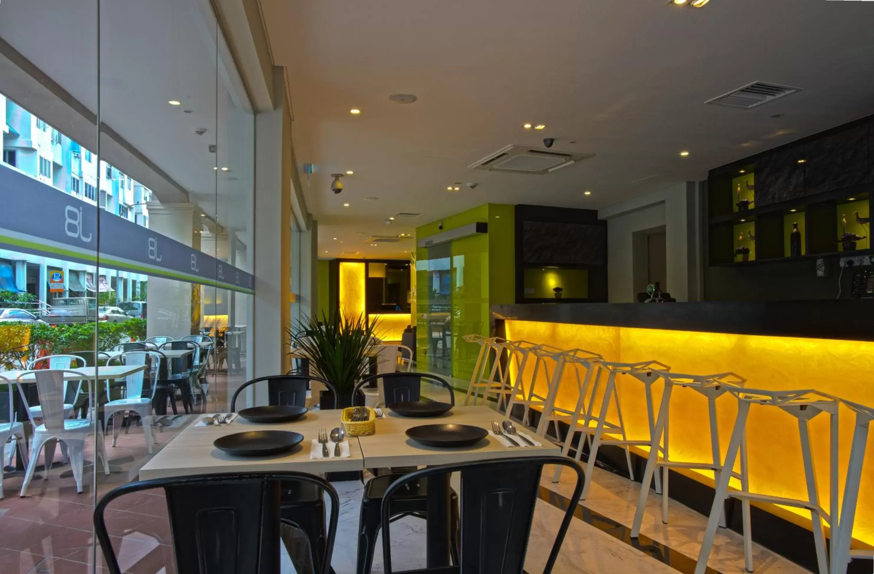 Restaurant/places to eat in J8 Hotel Restaurant/places to eat in J8 Hotel
