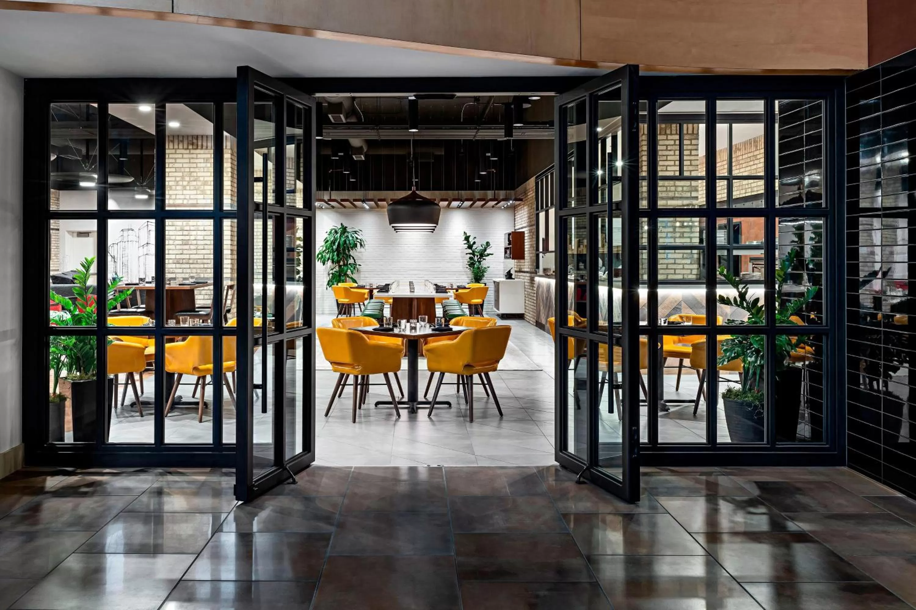 Restaurant/places to eat in Sheraton Suites Calgary Eau Claire